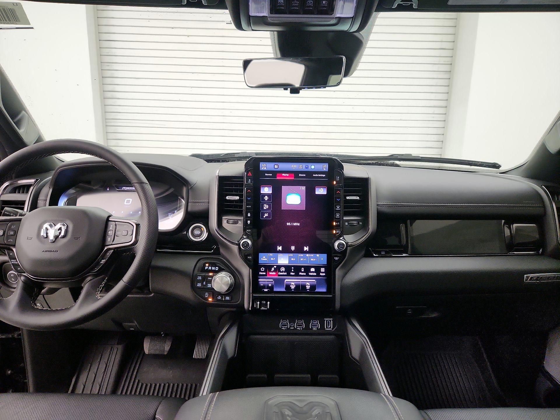 Thumbnail: 2025 RAM 1500 - 9
