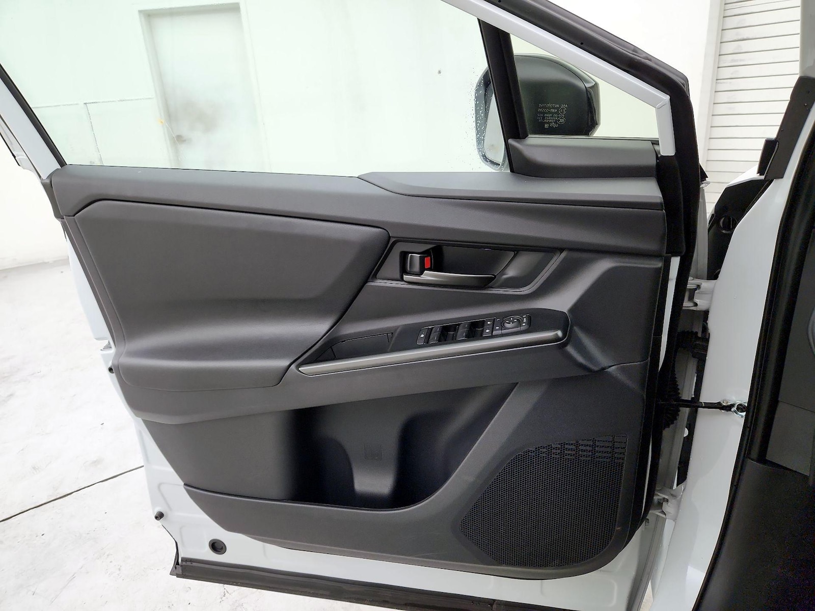 2026 Toyota bZ XLE - Photo 13