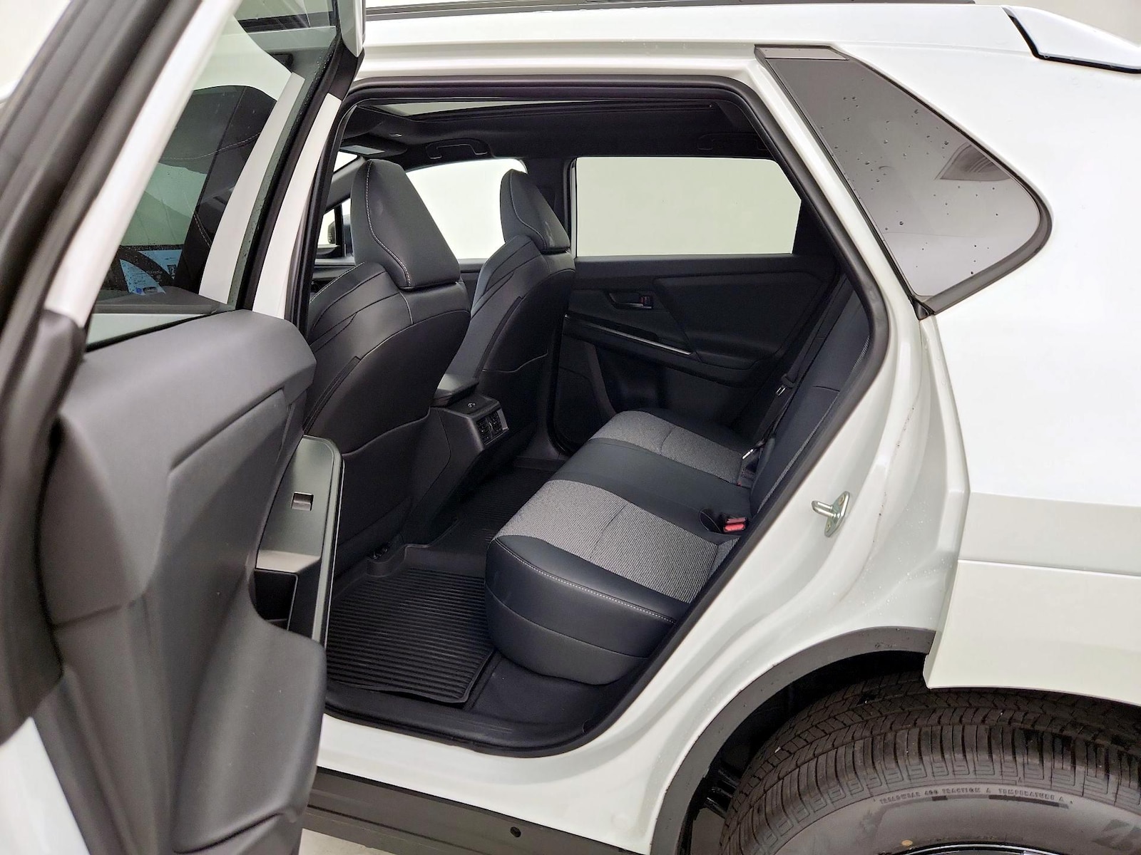 2026 Toyota bZ XLE - Photo 21