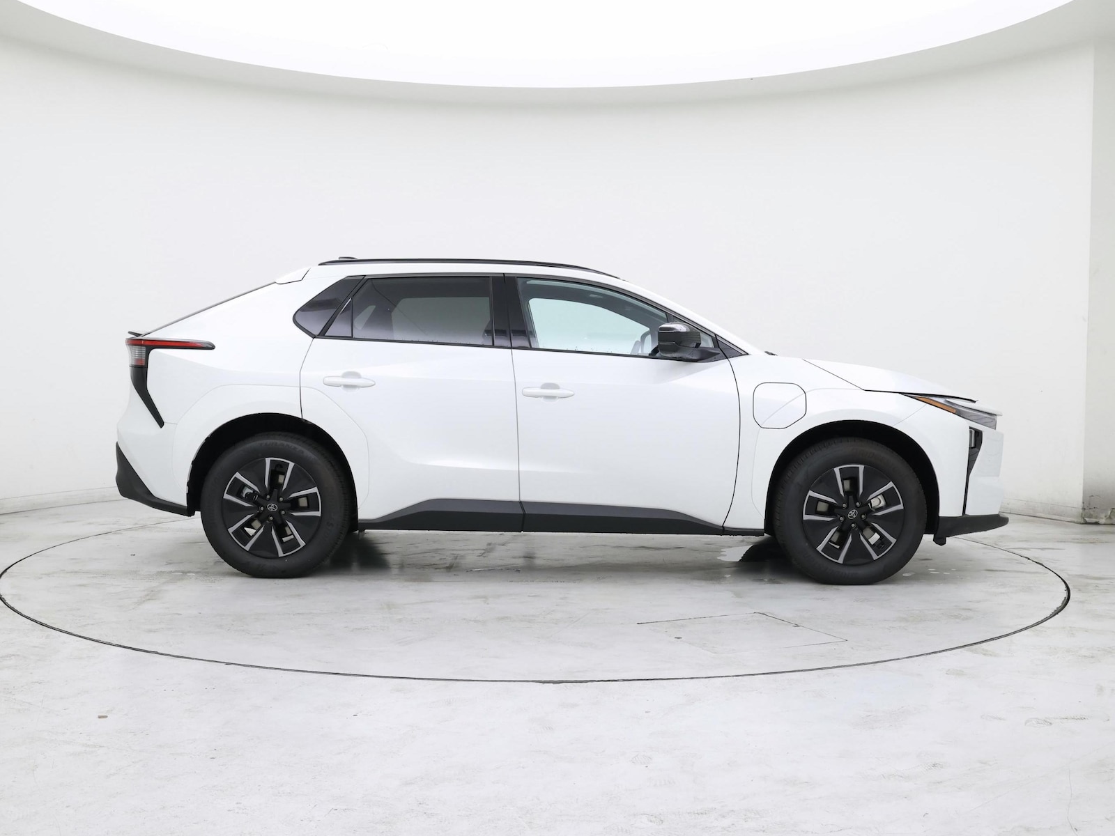 2026 Toyota bZ XLE - Photo 8
