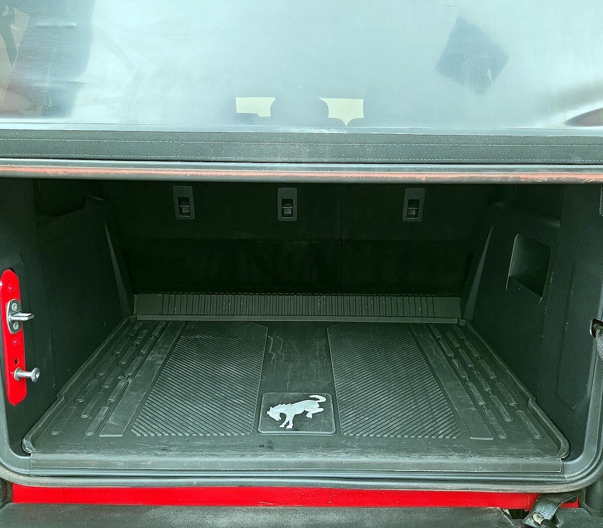 Trunk/Cargo (Seats Up)