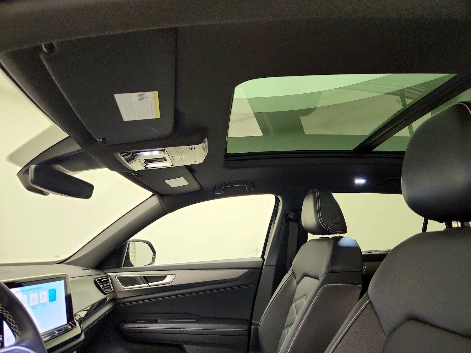 2024 Volkswagen Atlas Cross Sport SE w/Tech - Photo 20