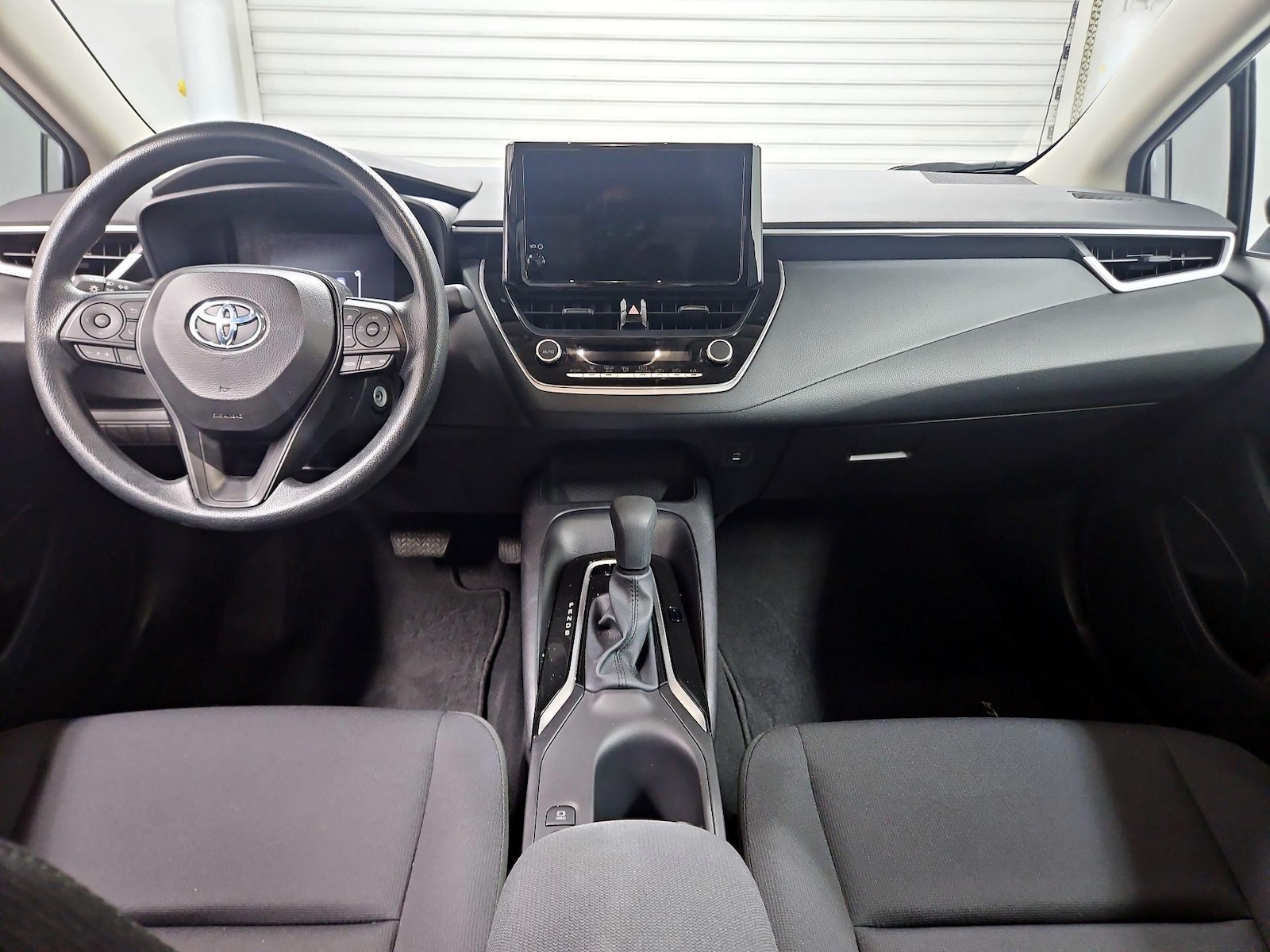 2026 Toyota Corolla LE - Photo 10