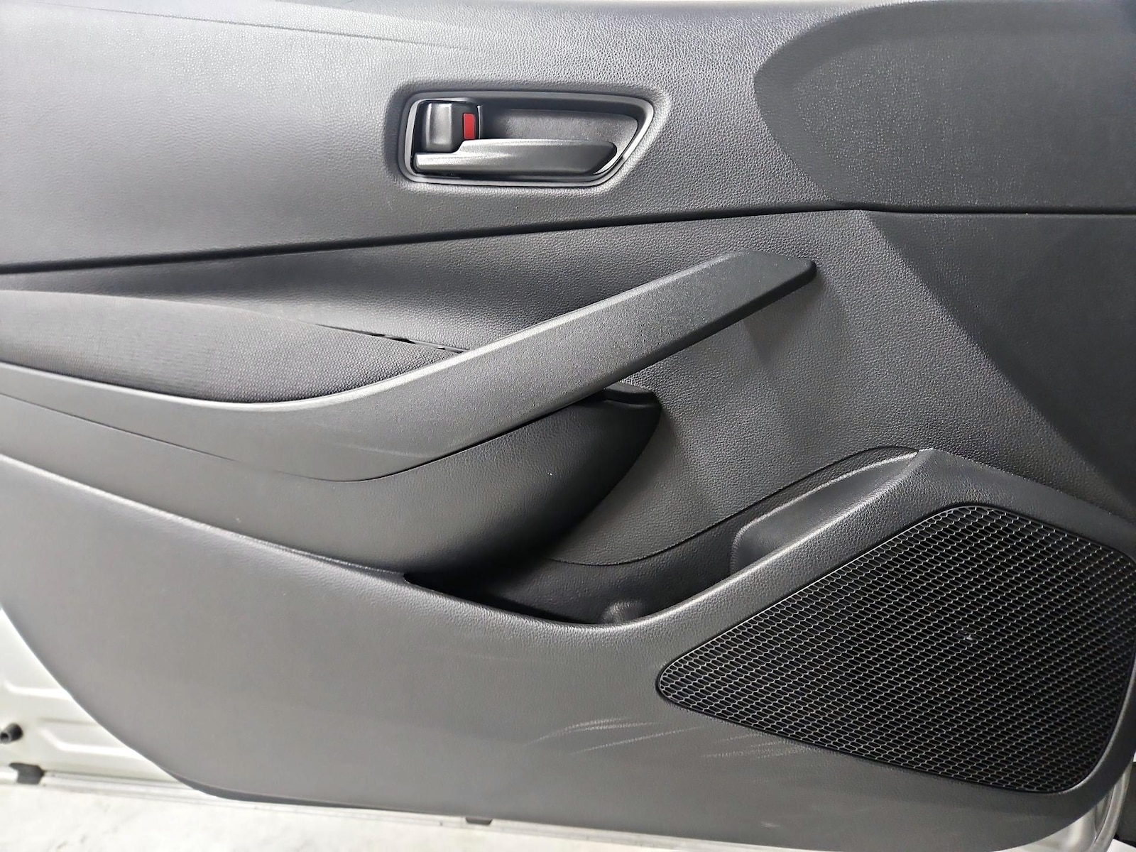 2026 Toyota Corolla LE - Photo 13
