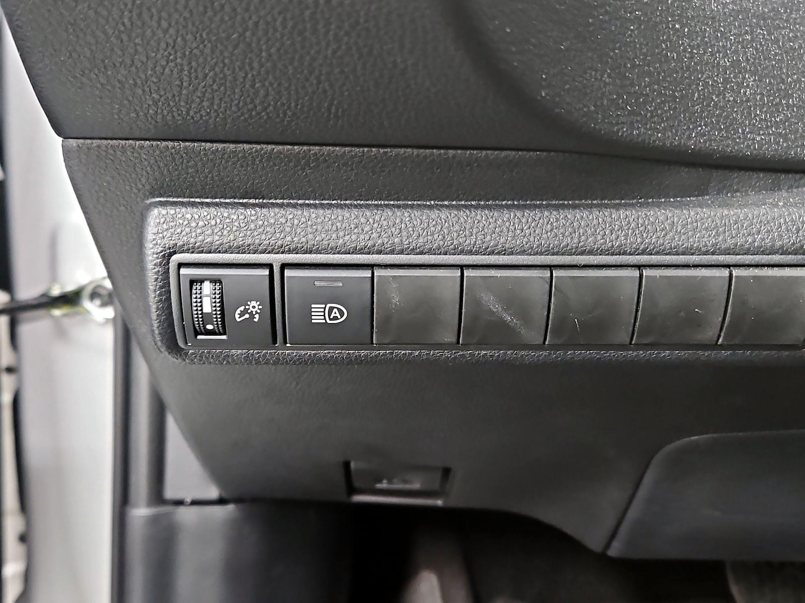 2026 Toyota Corolla LE - Photo 14