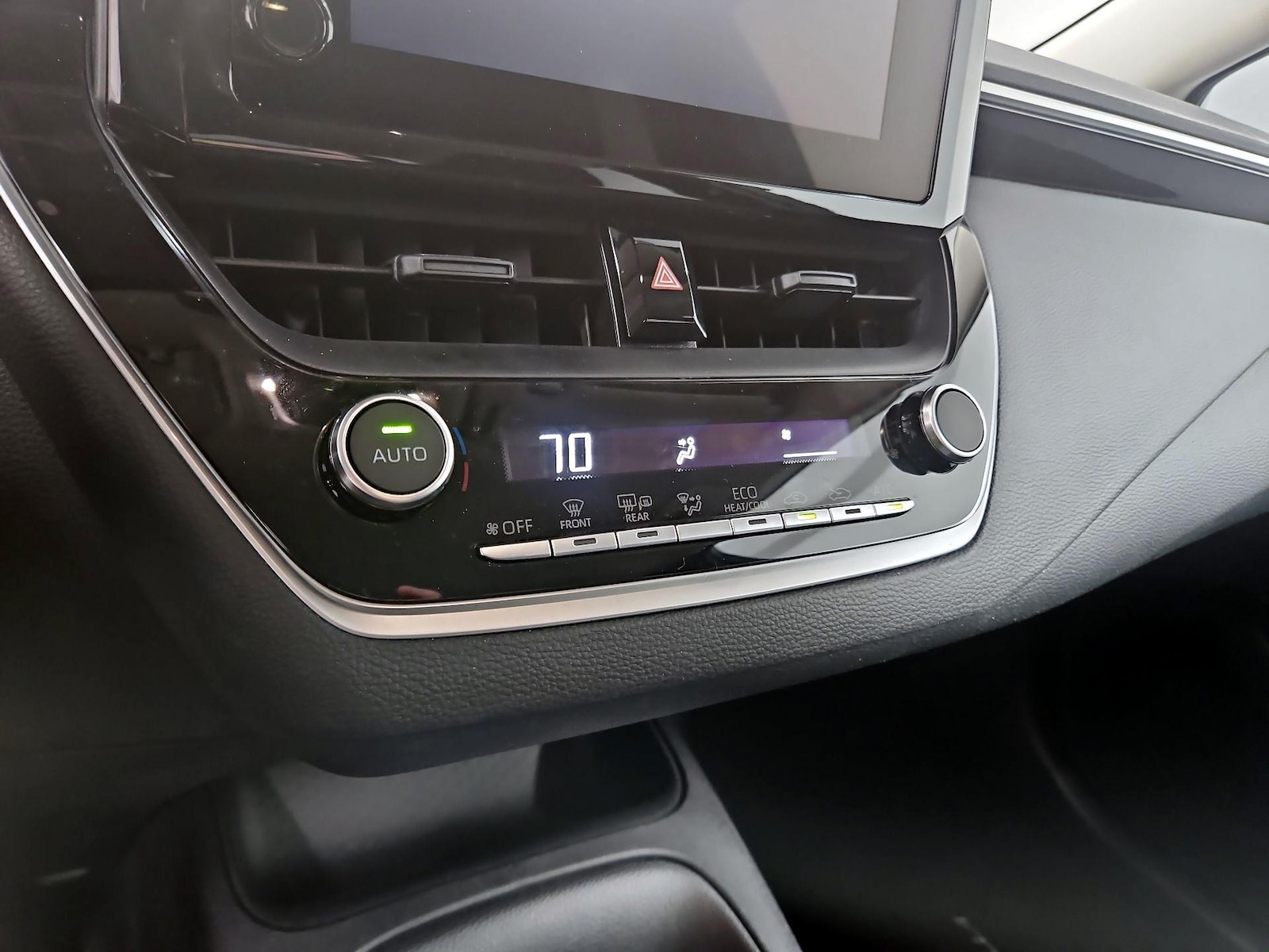 2026 Toyota Corolla LE - Photo 17