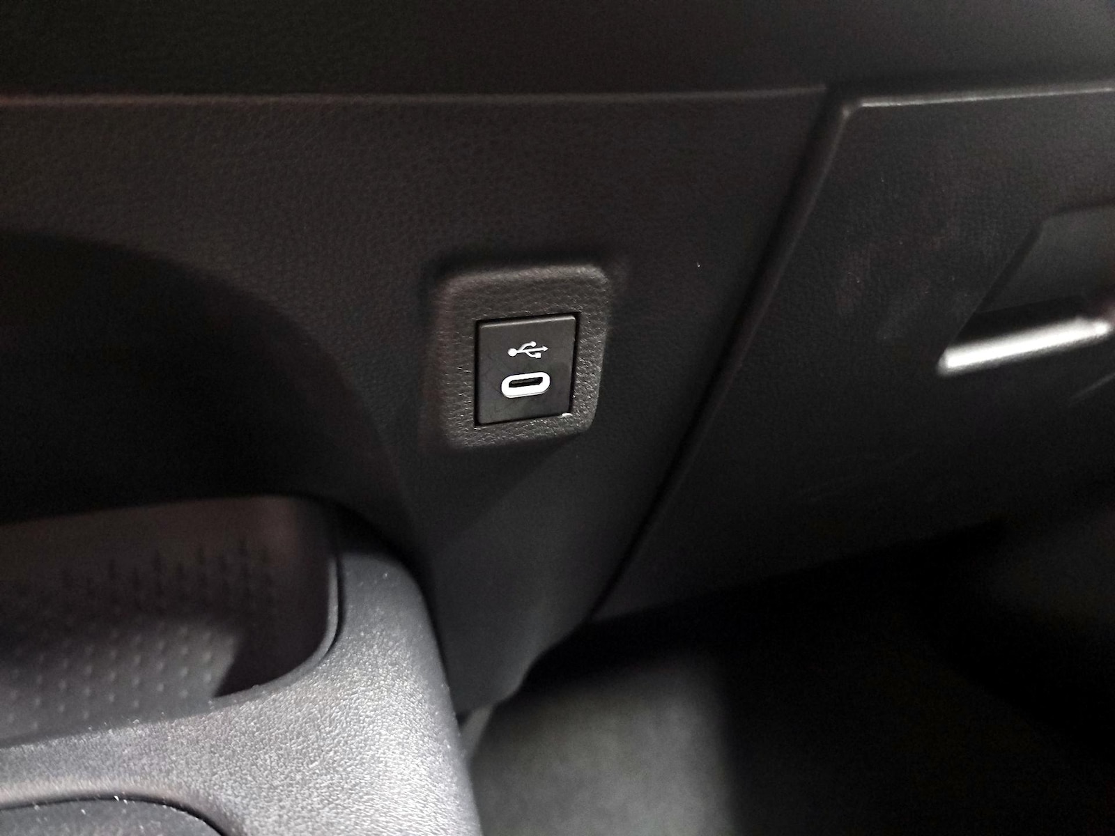 2026 Toyota Corolla LE - Photo 19