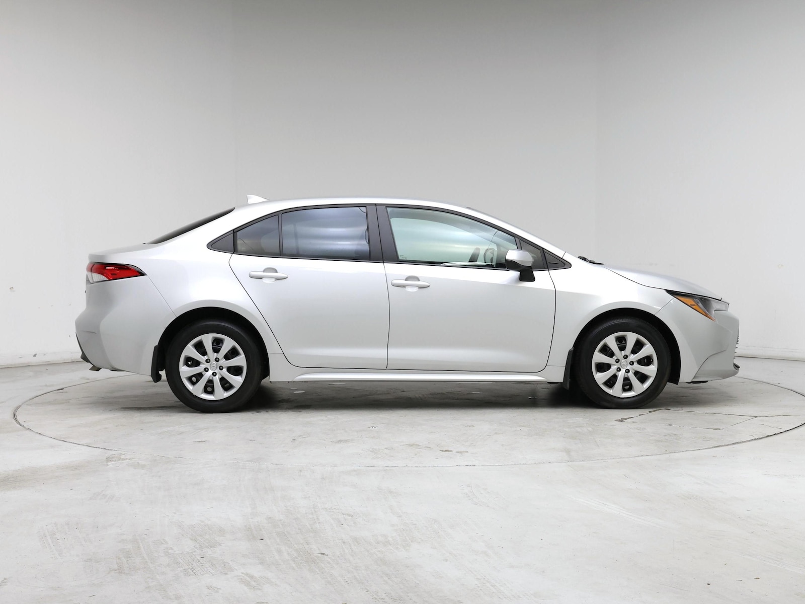 2026 Toyota Corolla LE - Photo 8