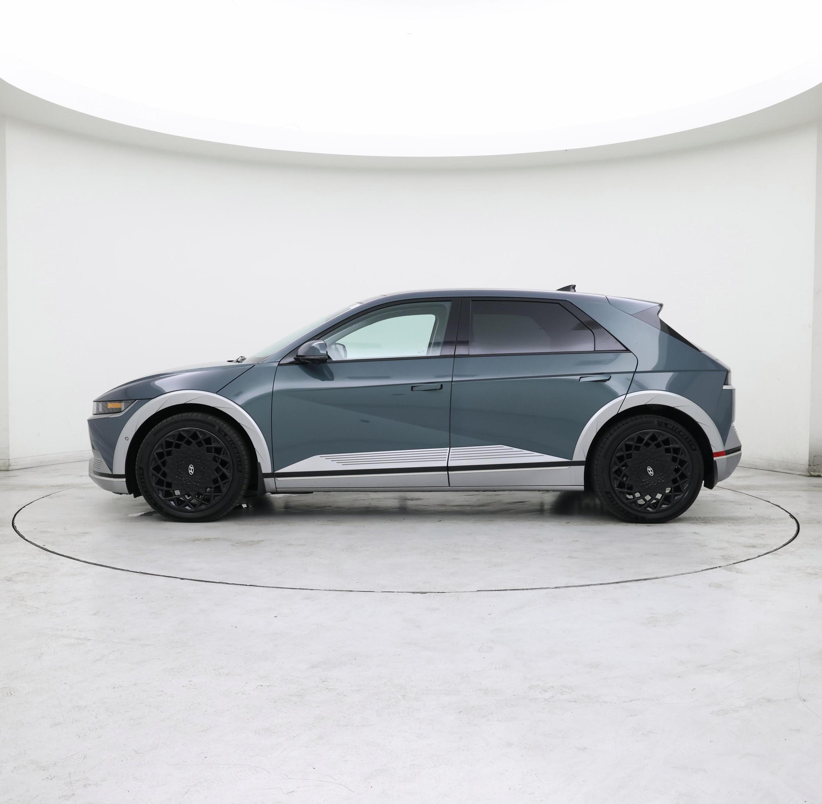 Thumbnail: 2024 Hyundai Ioniq 5 - 3