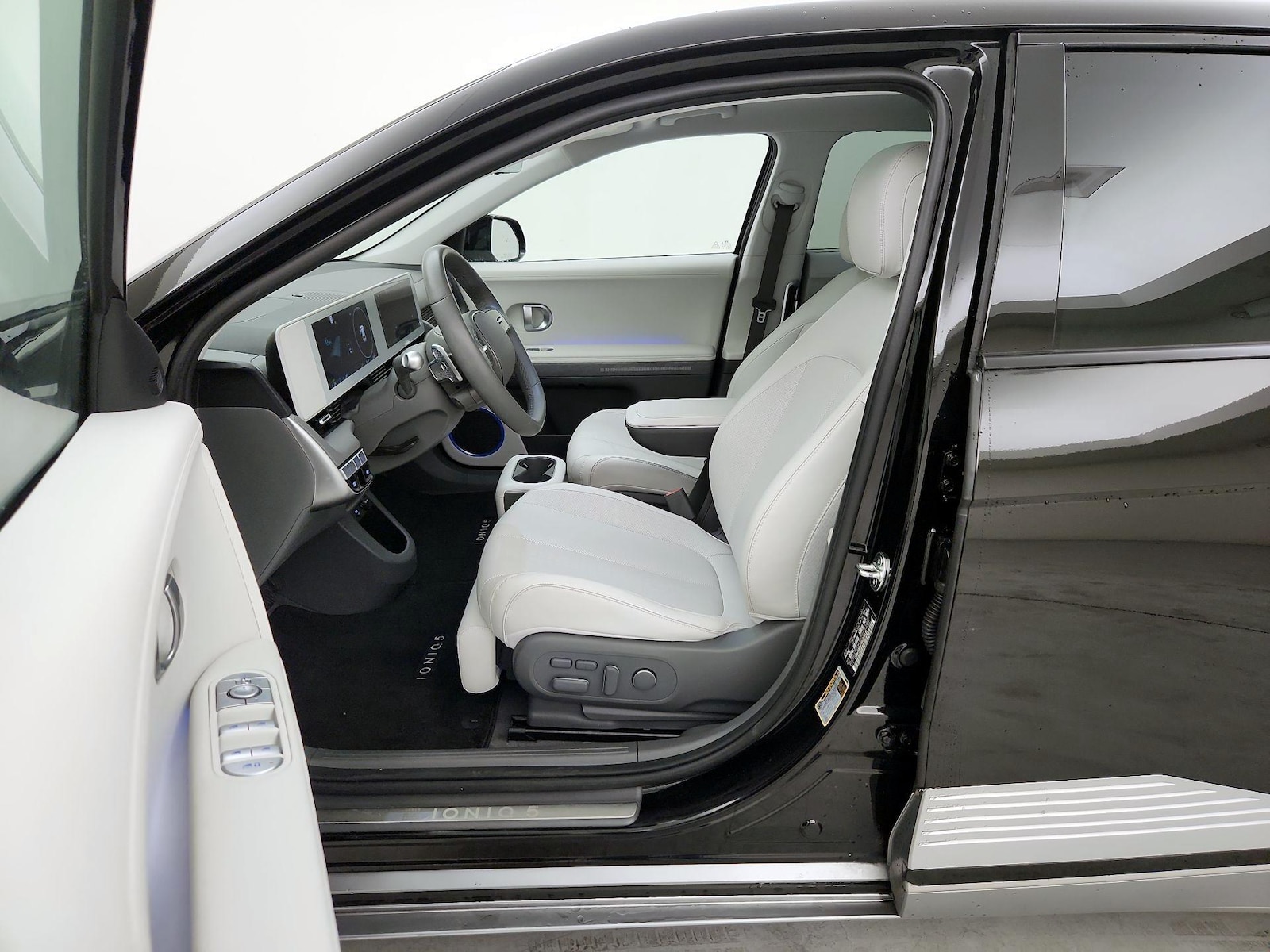 2024 Hyundai IONIQ 5 Limited - Photo 12