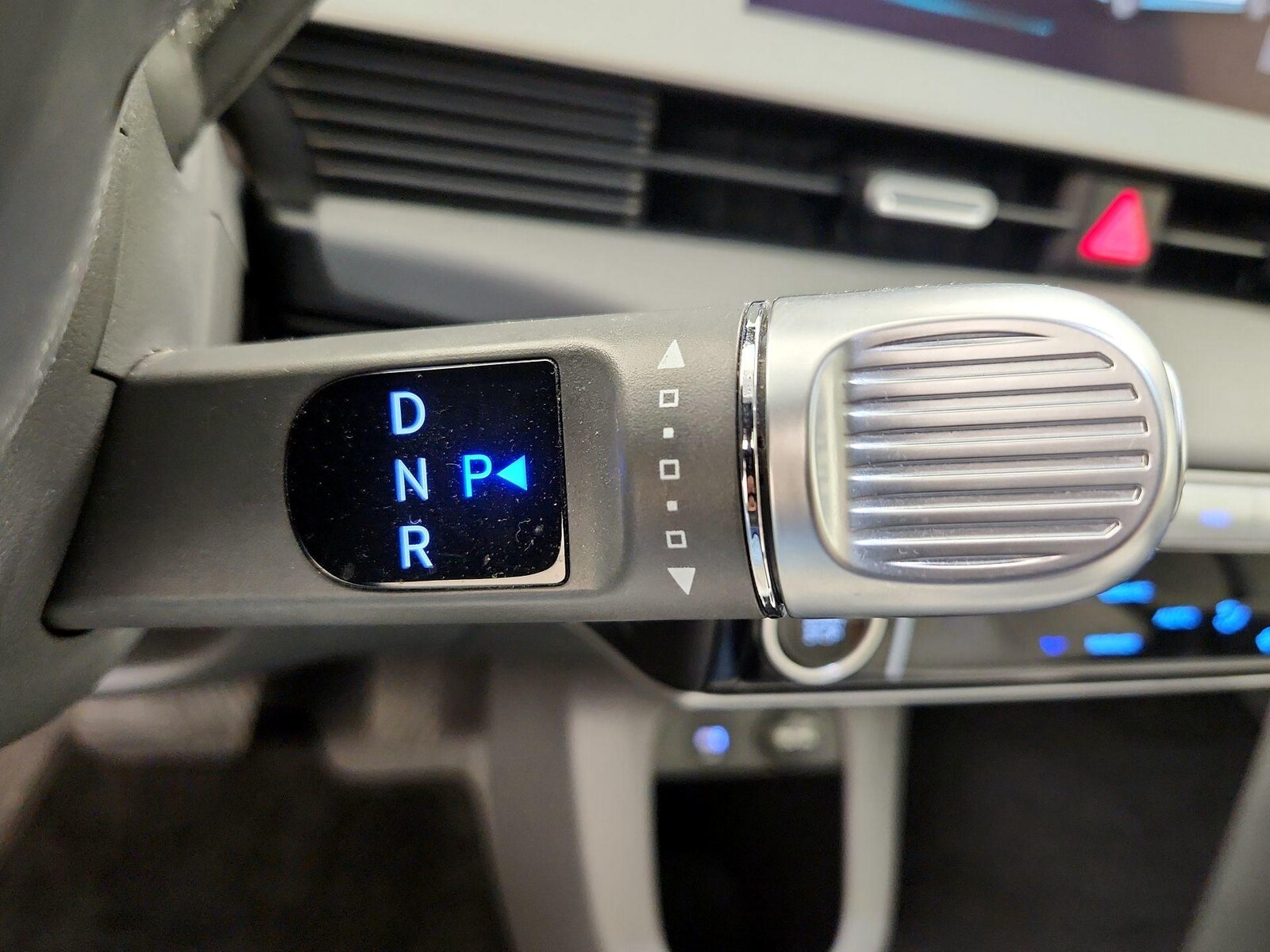 2024 Hyundai IONIQ 5 Limited - Photo 19