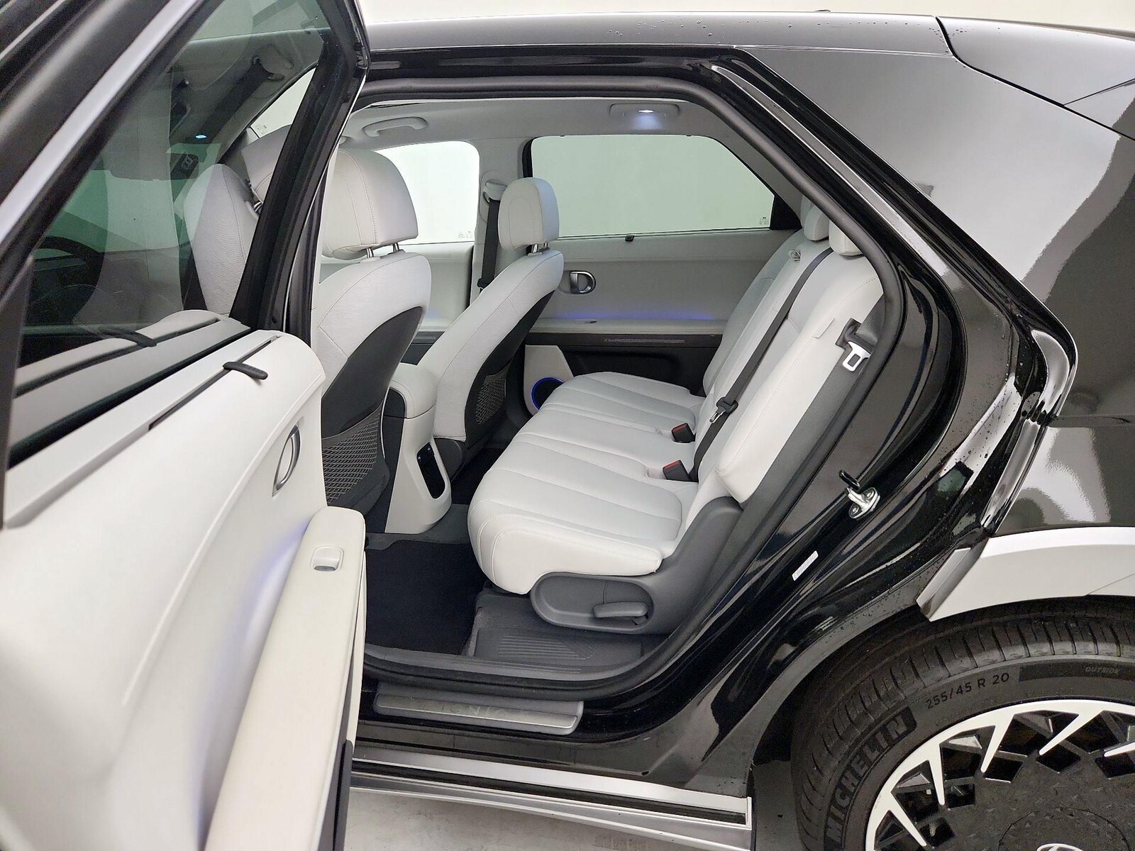 2024 Hyundai IONIQ 5 Limited - Photo 22