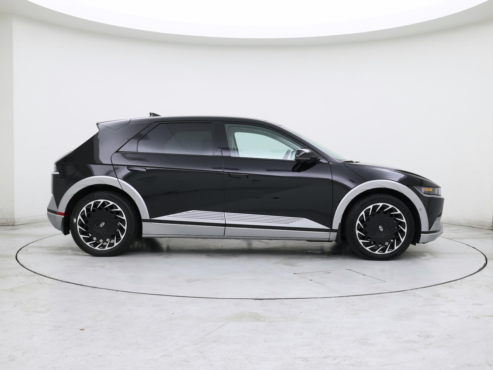 2024 Hyundai IONIQ 5 Limited - Photo 8
