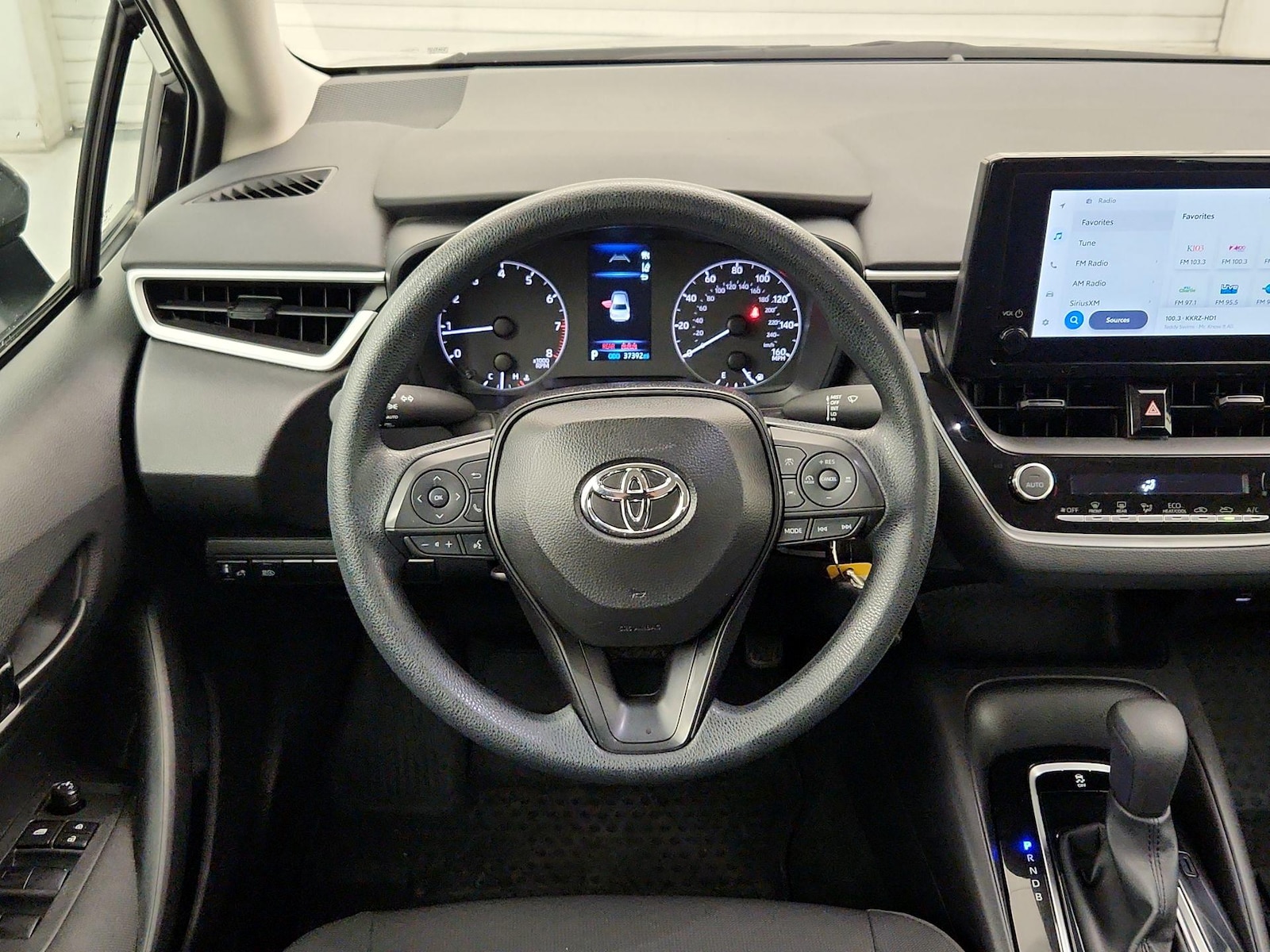 2025 Toyota Corolla LE - Photo 11