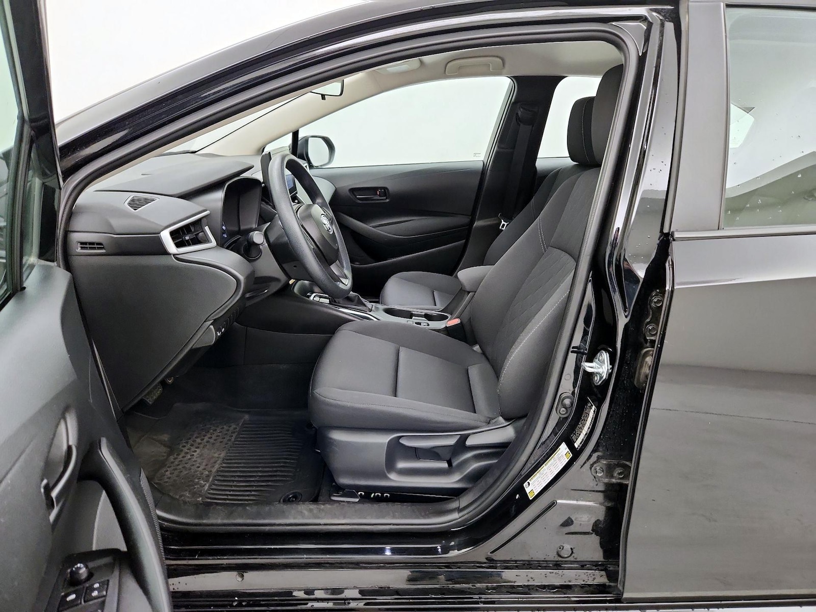 2025 Toyota Corolla LE - Photo 12