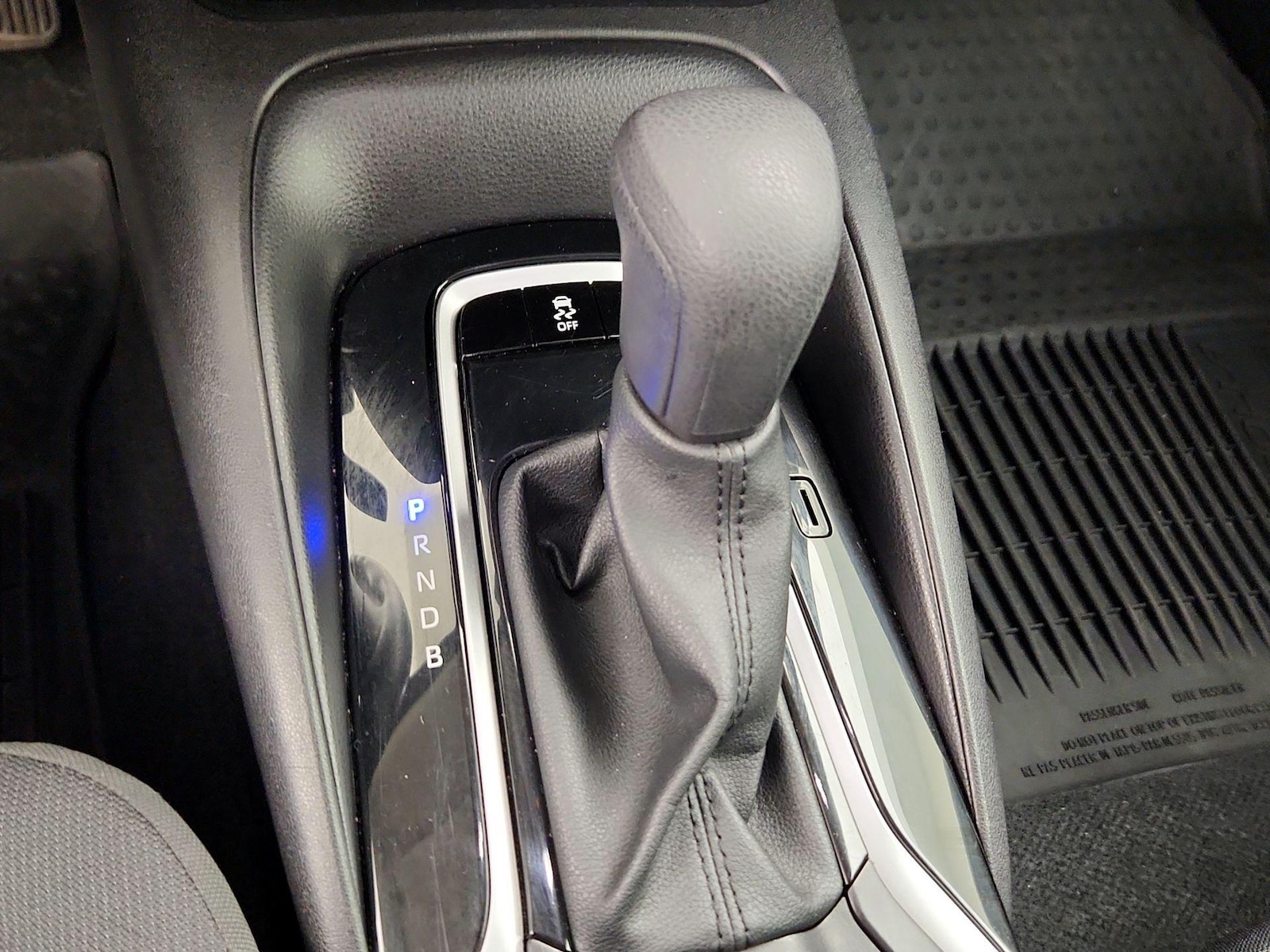 2025 Toyota Corolla LE - Photo 18