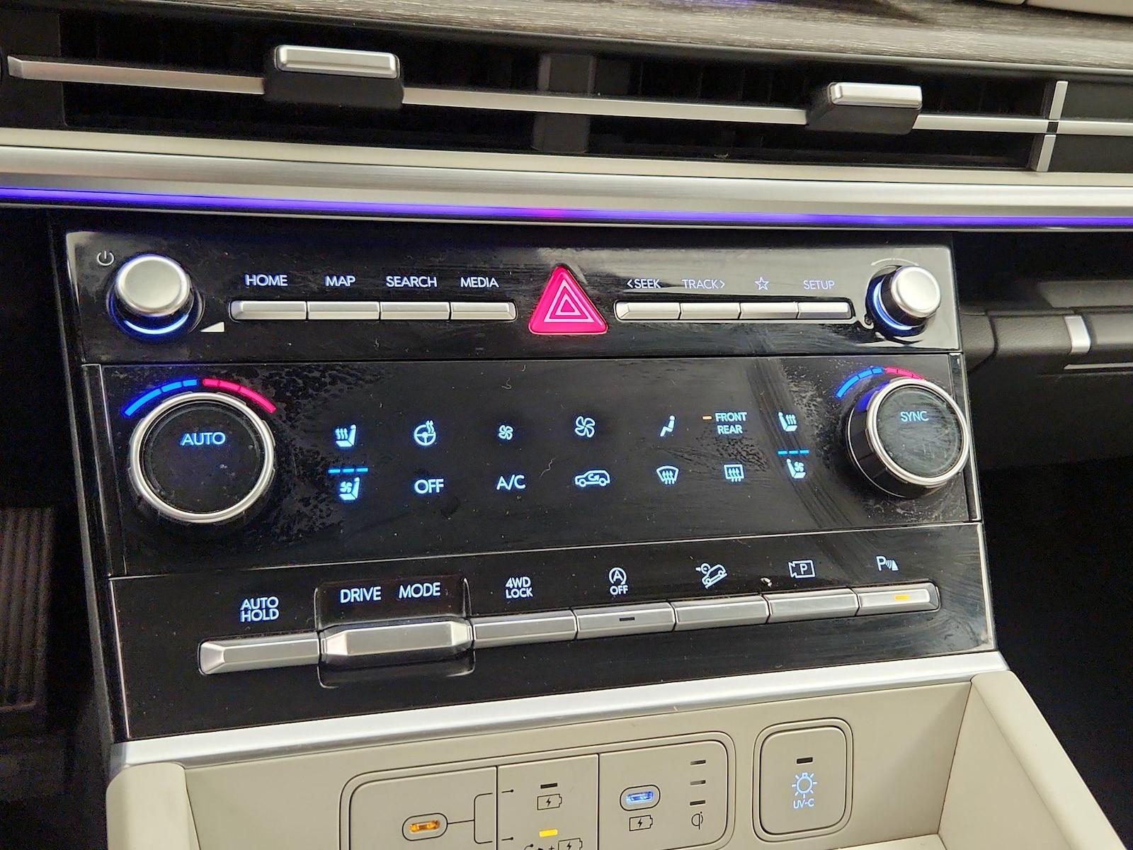 2024 Hyundai Santa Fe Limited - Photo 18