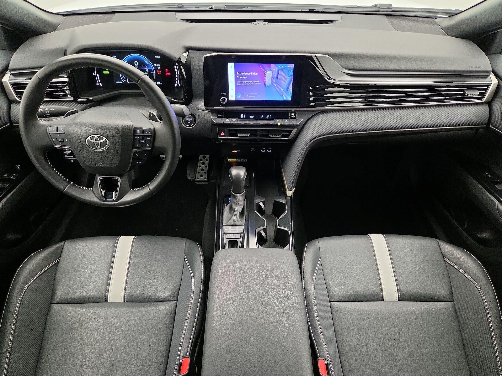 2025 Toyota Camry SE - Photo 10