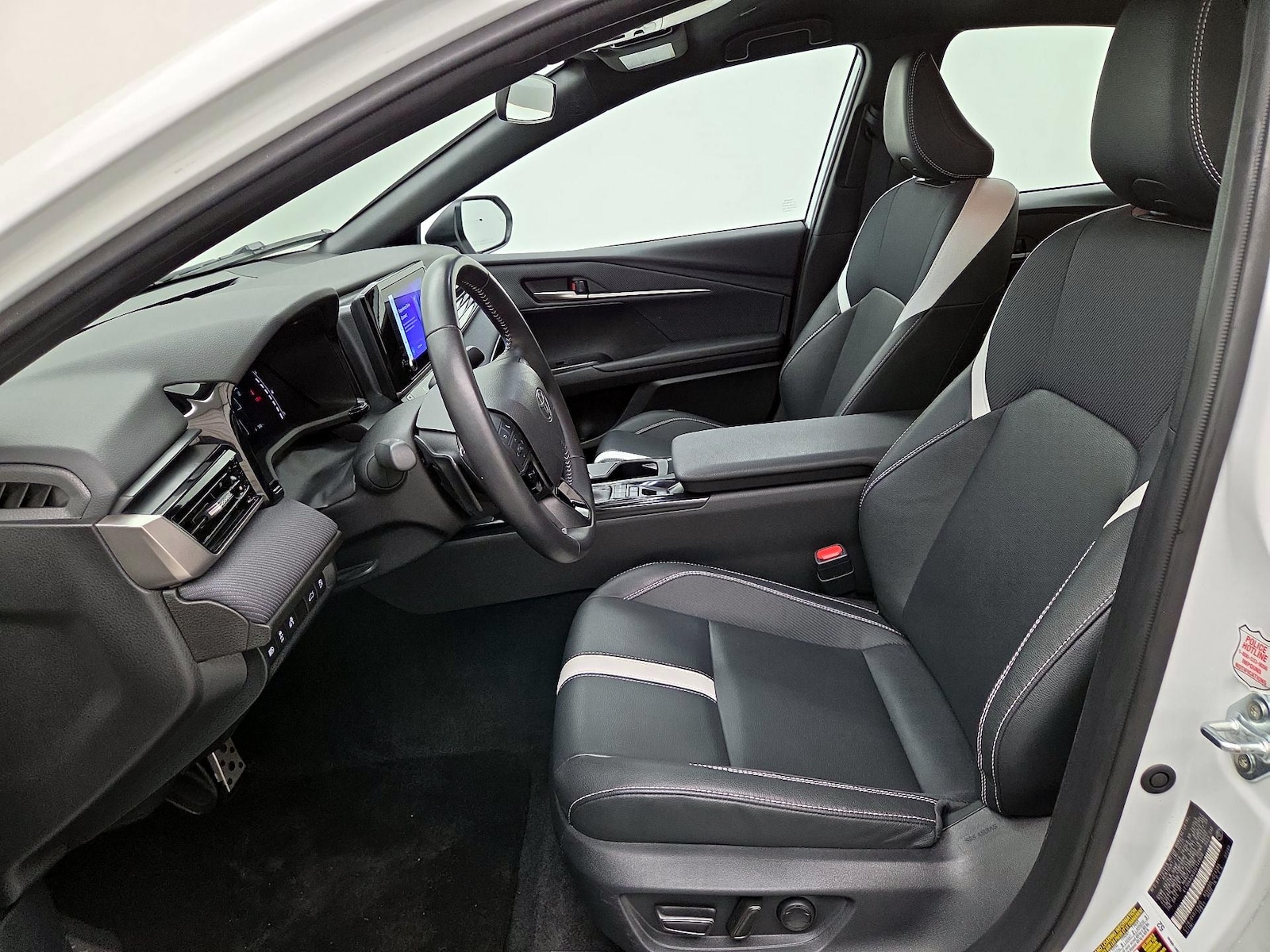 2025 Toyota Camry SE - Photo 12