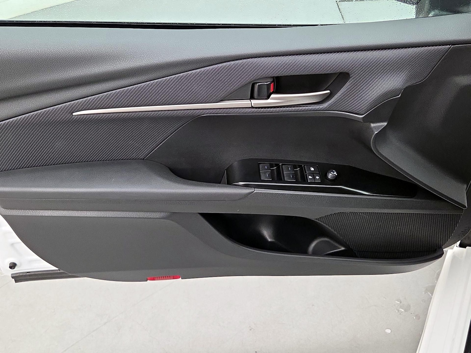 2025 Toyota Camry SE - Photo 13