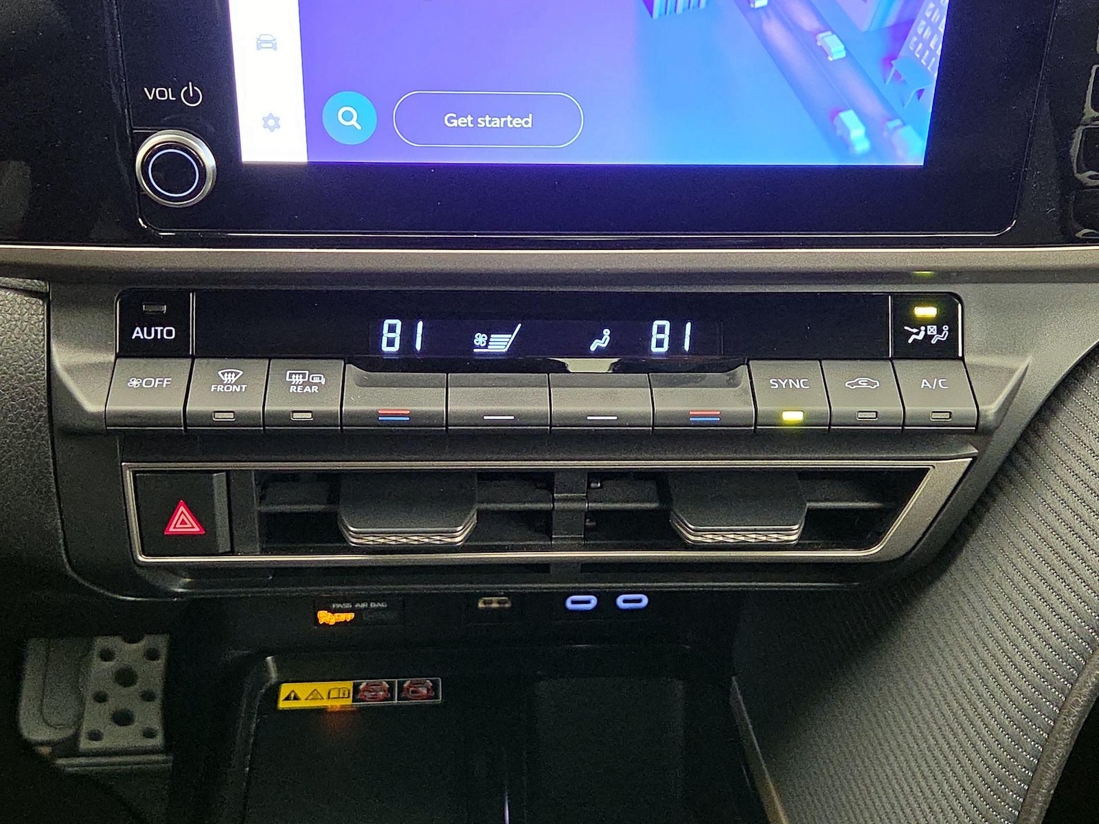 2025 Toyota Camry SE - Photo 18