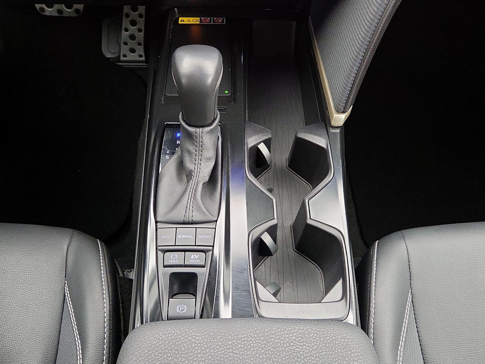 2025 Toyota Camry SE - Photo 19