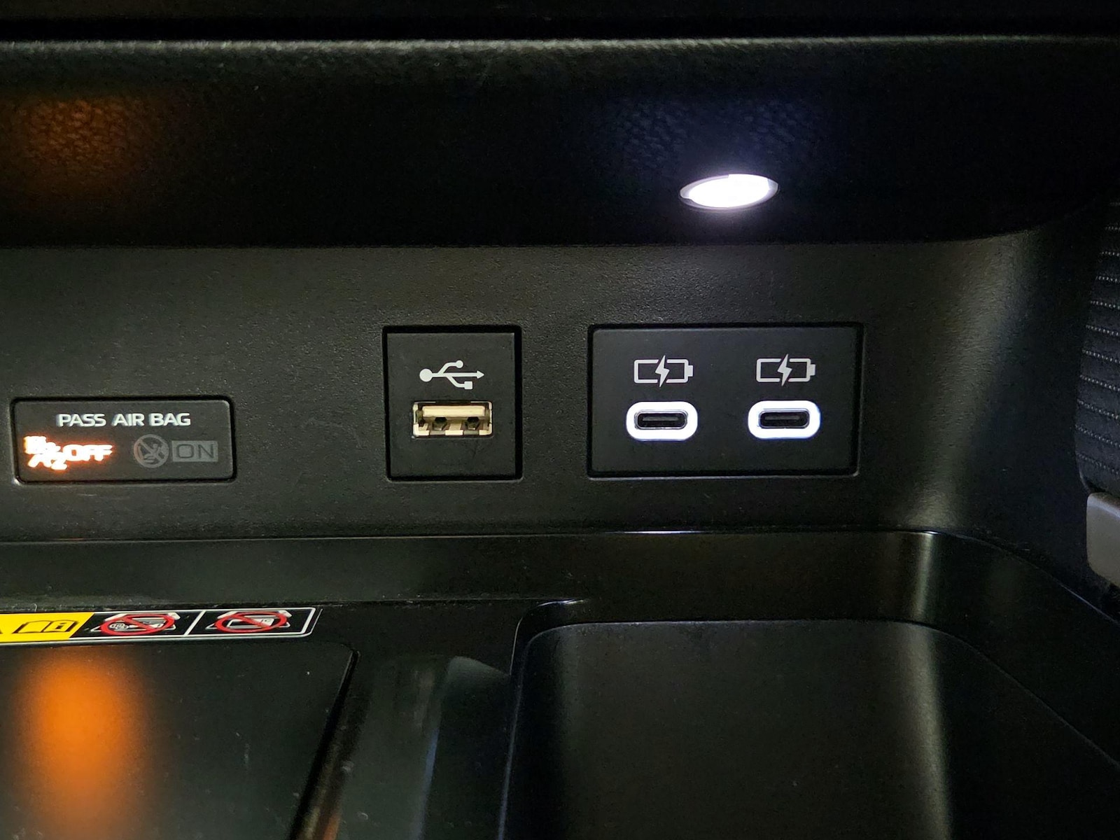 2025 Toyota Camry SE - Photo 20