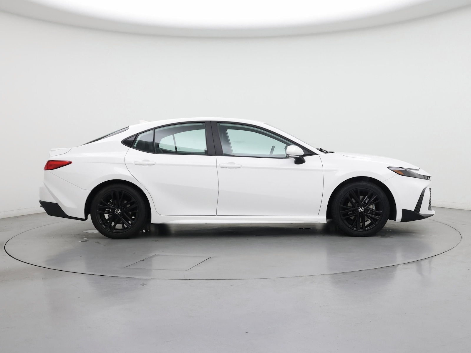 2025 Toyota Camry SE - Photo 8
