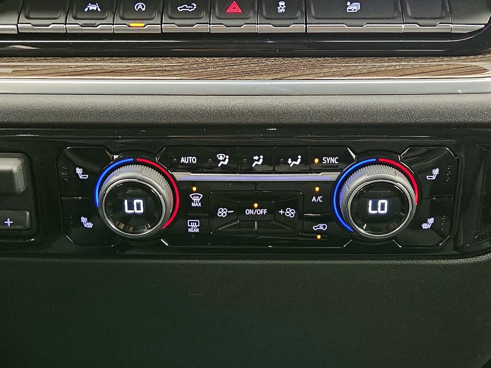 2025 Chevrolet Silverado 1500 LT - Photo 18