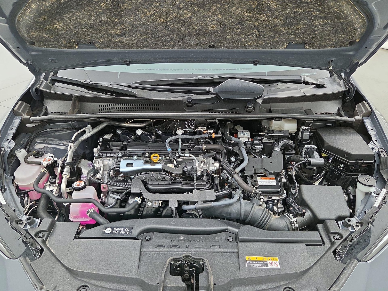 2025 Toyota Prius LE - Photo 23