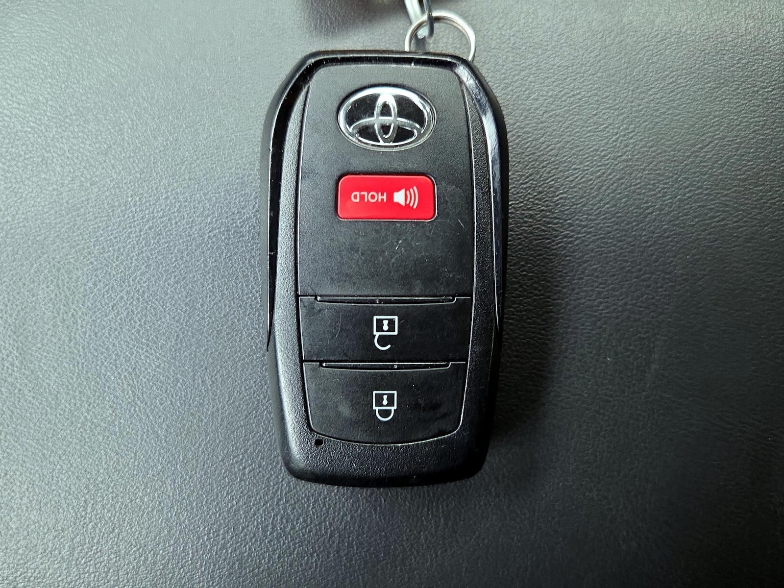 2025 Toyota Prius LE - Photo 24