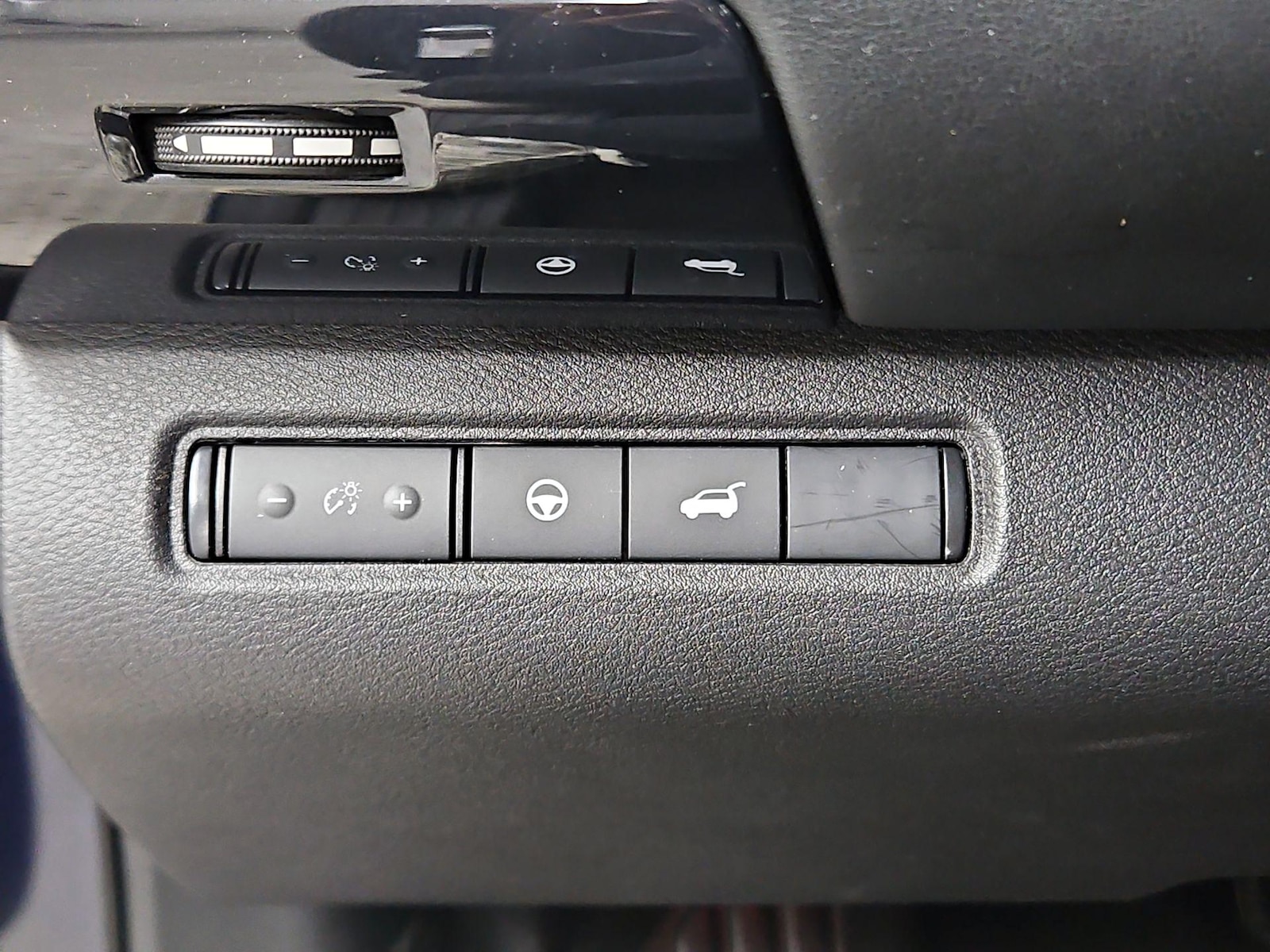 2025 Nissan Pathfinder SV - Photo 14