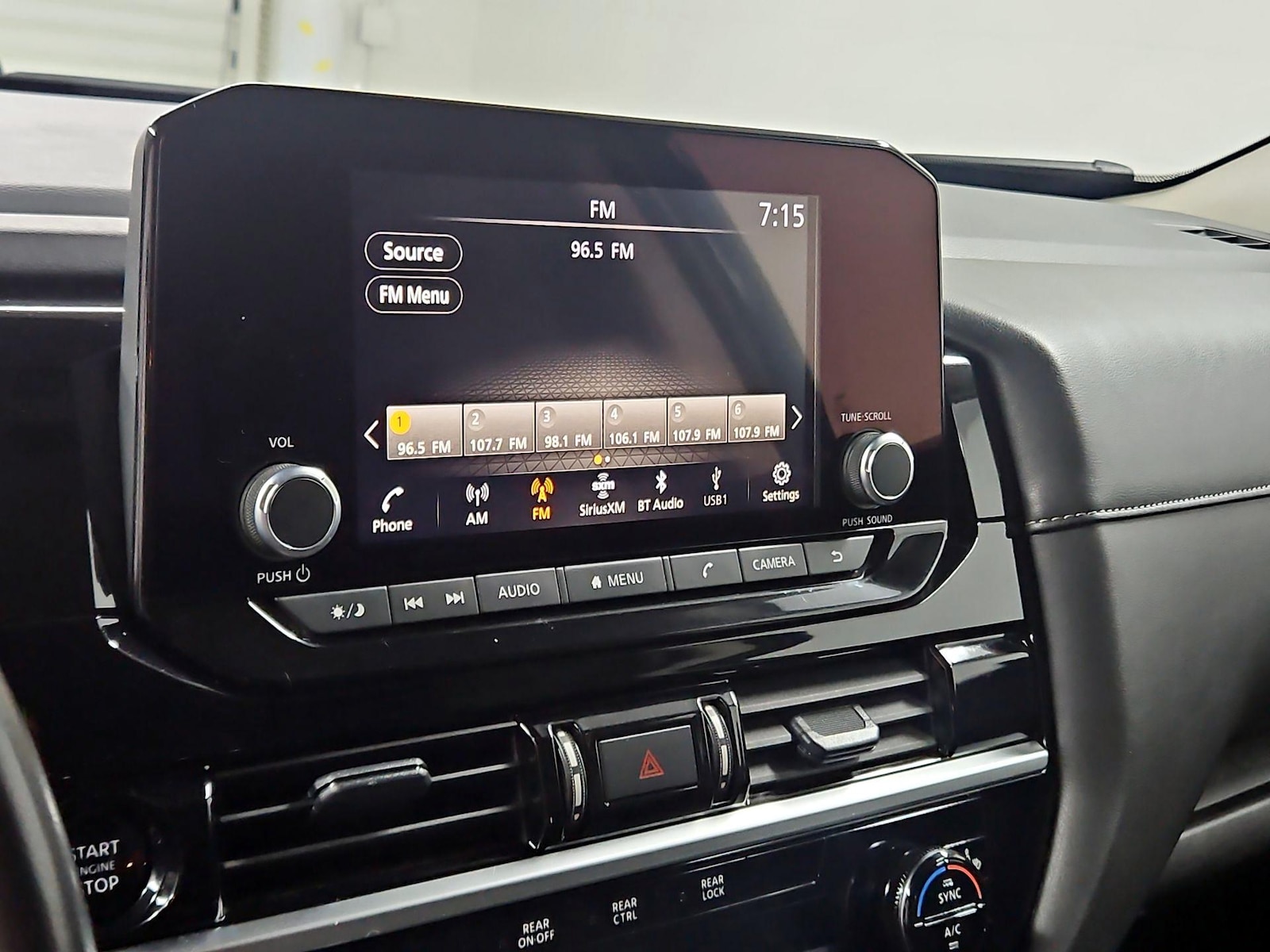 2025 Nissan Pathfinder SV - Photo 16