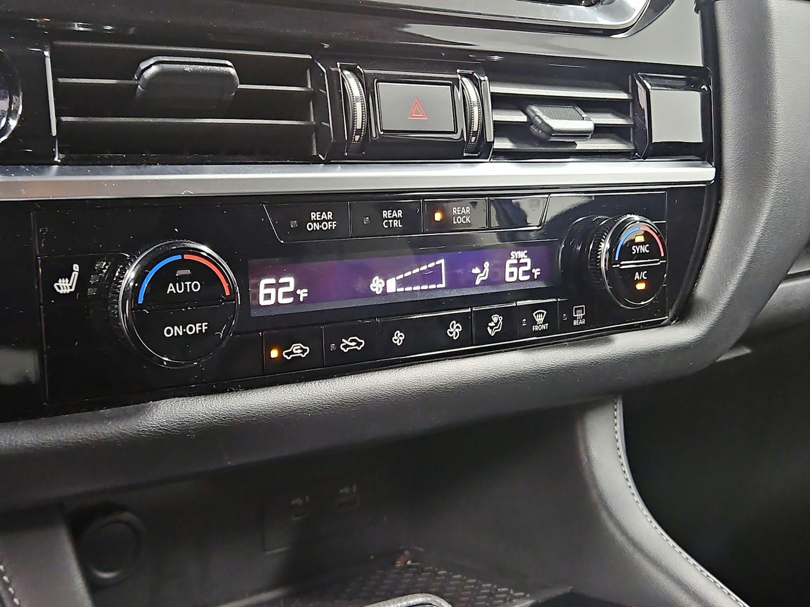 2025 Nissan Pathfinder SV - Photo 17