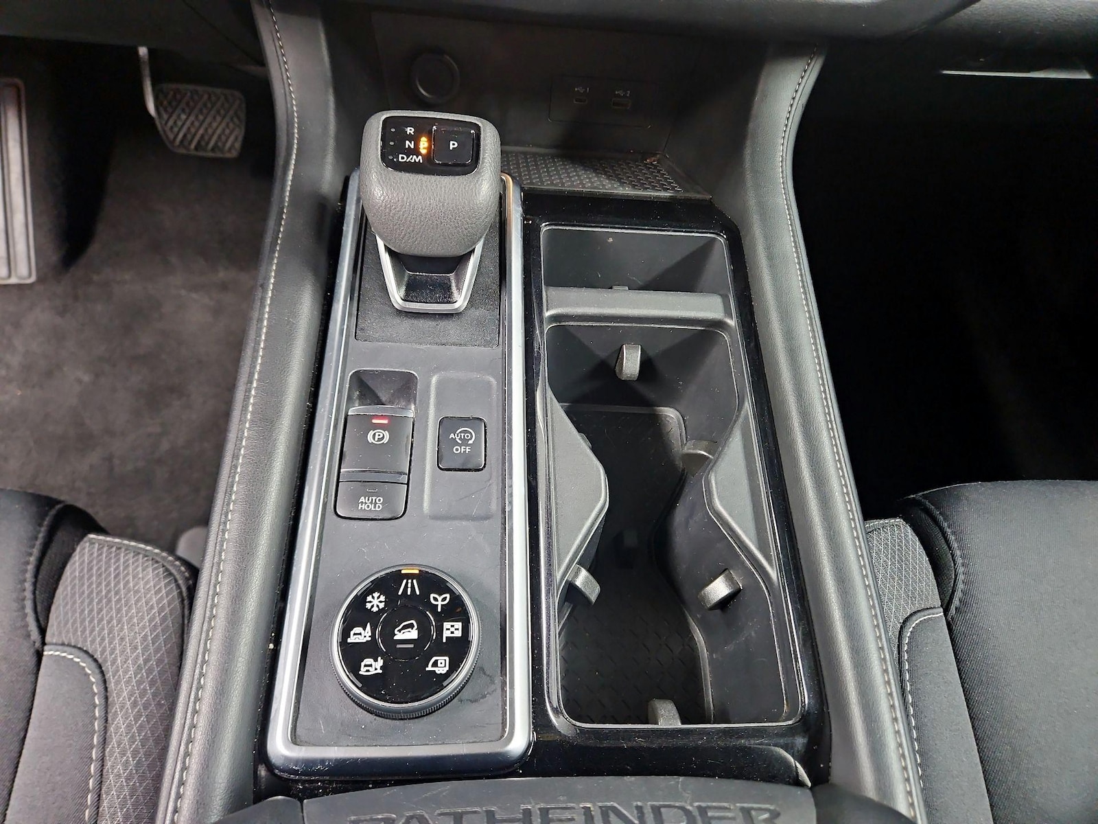 2025 Nissan Pathfinder SV - Photo 18