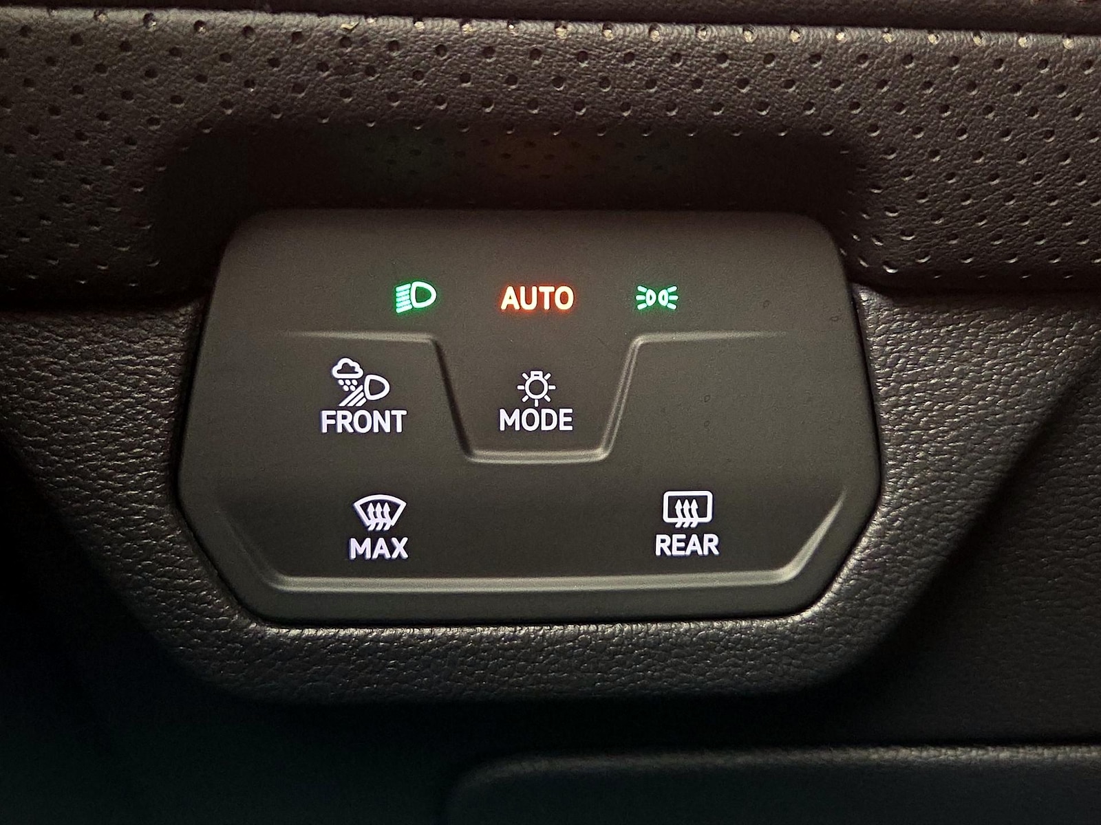 2025 Volkswagen Atlas Cross Sport SE w/Tech - Photo 14