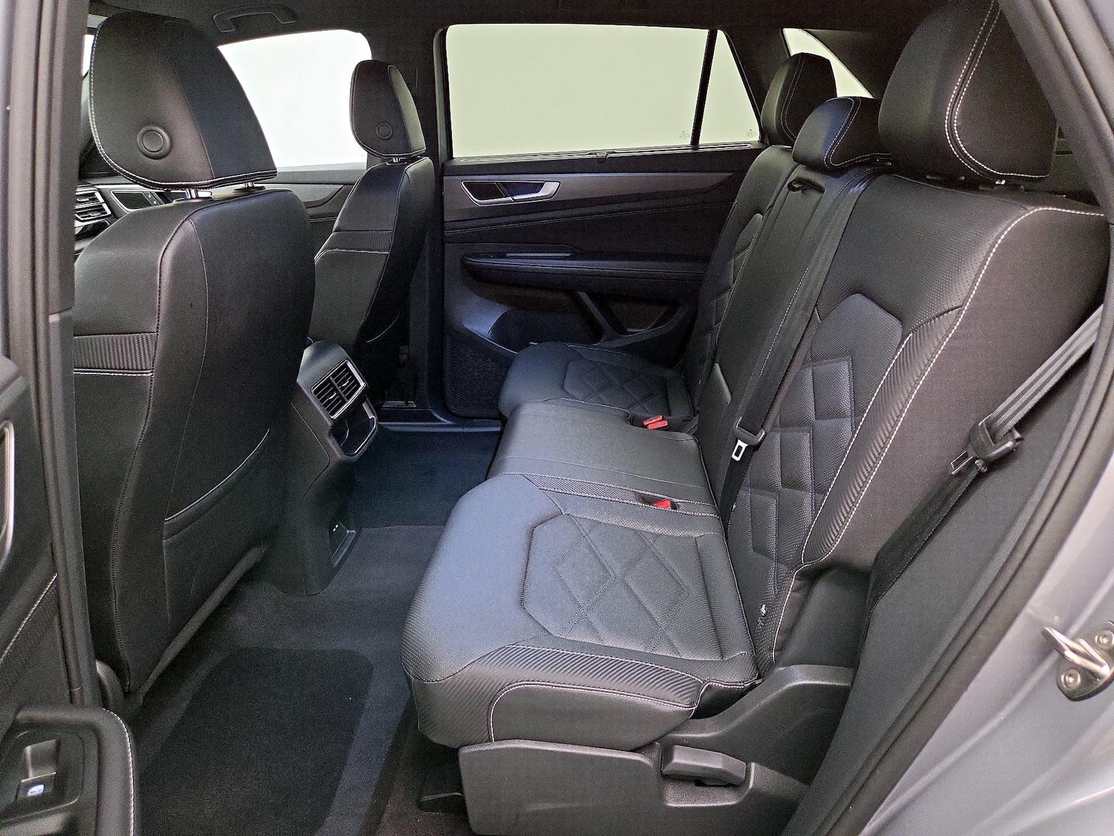 2025 Volkswagen Atlas Cross Sport SE w/Tech - Photo 20