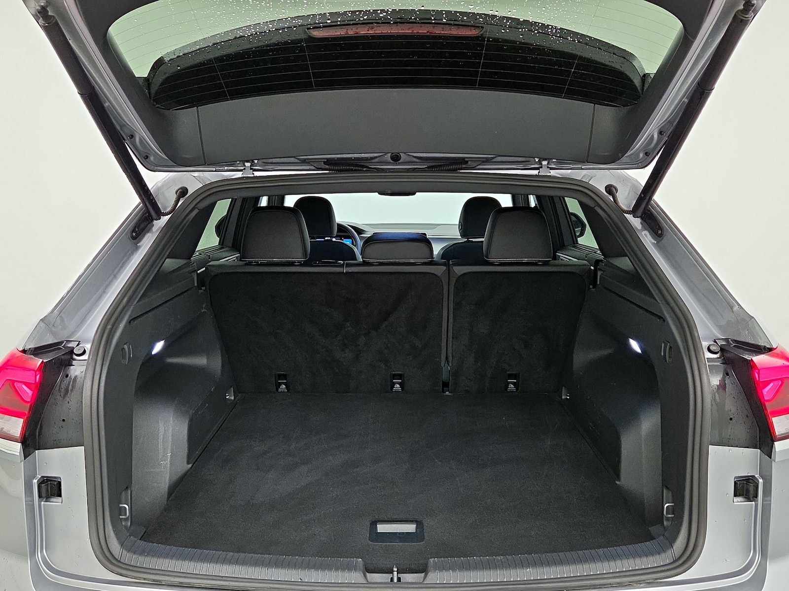 2025 Volkswagen Atlas Cross Sport SE w/Tech - Photo 21