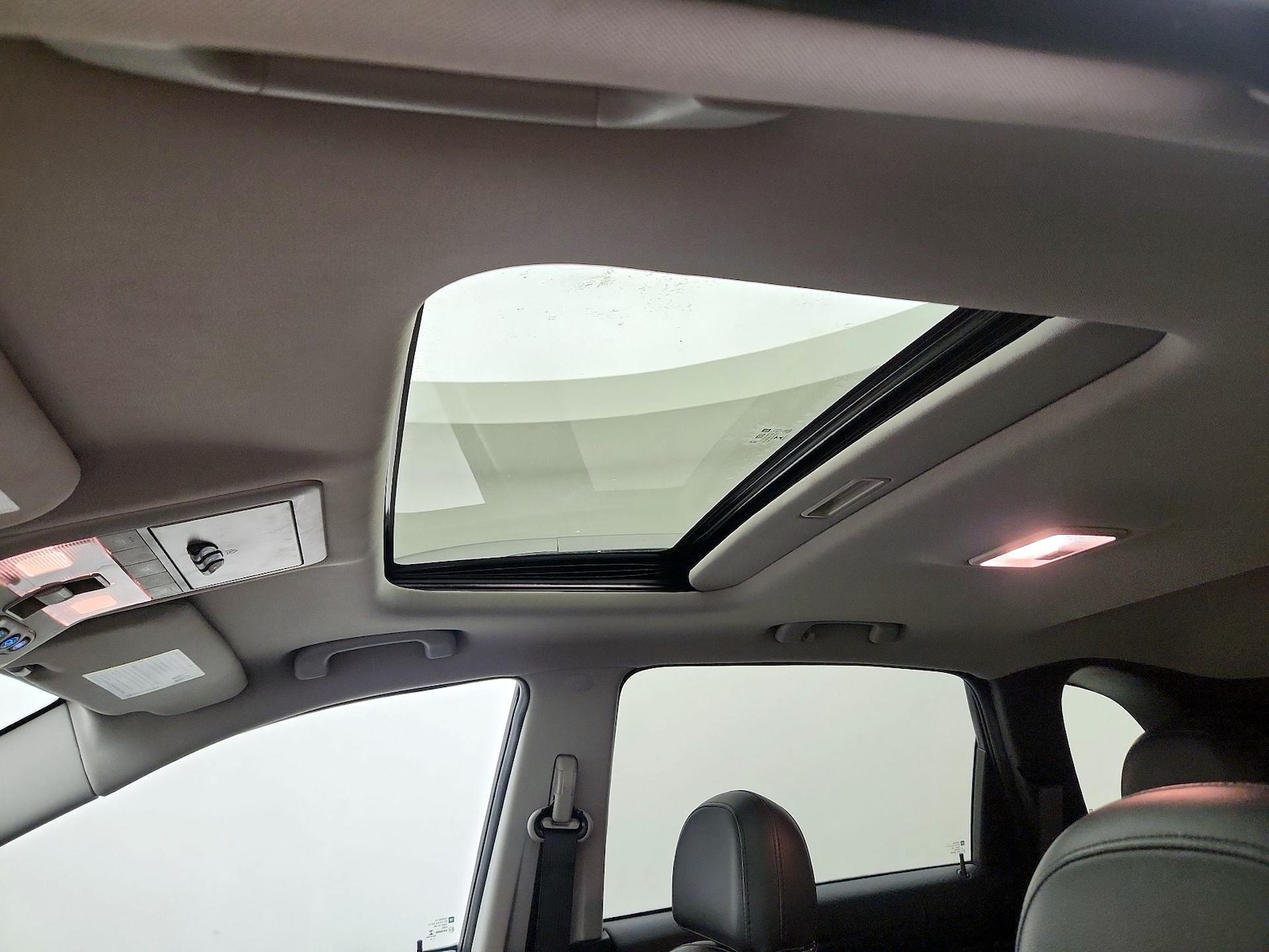 Sunroof(s) & Overhead Airbags