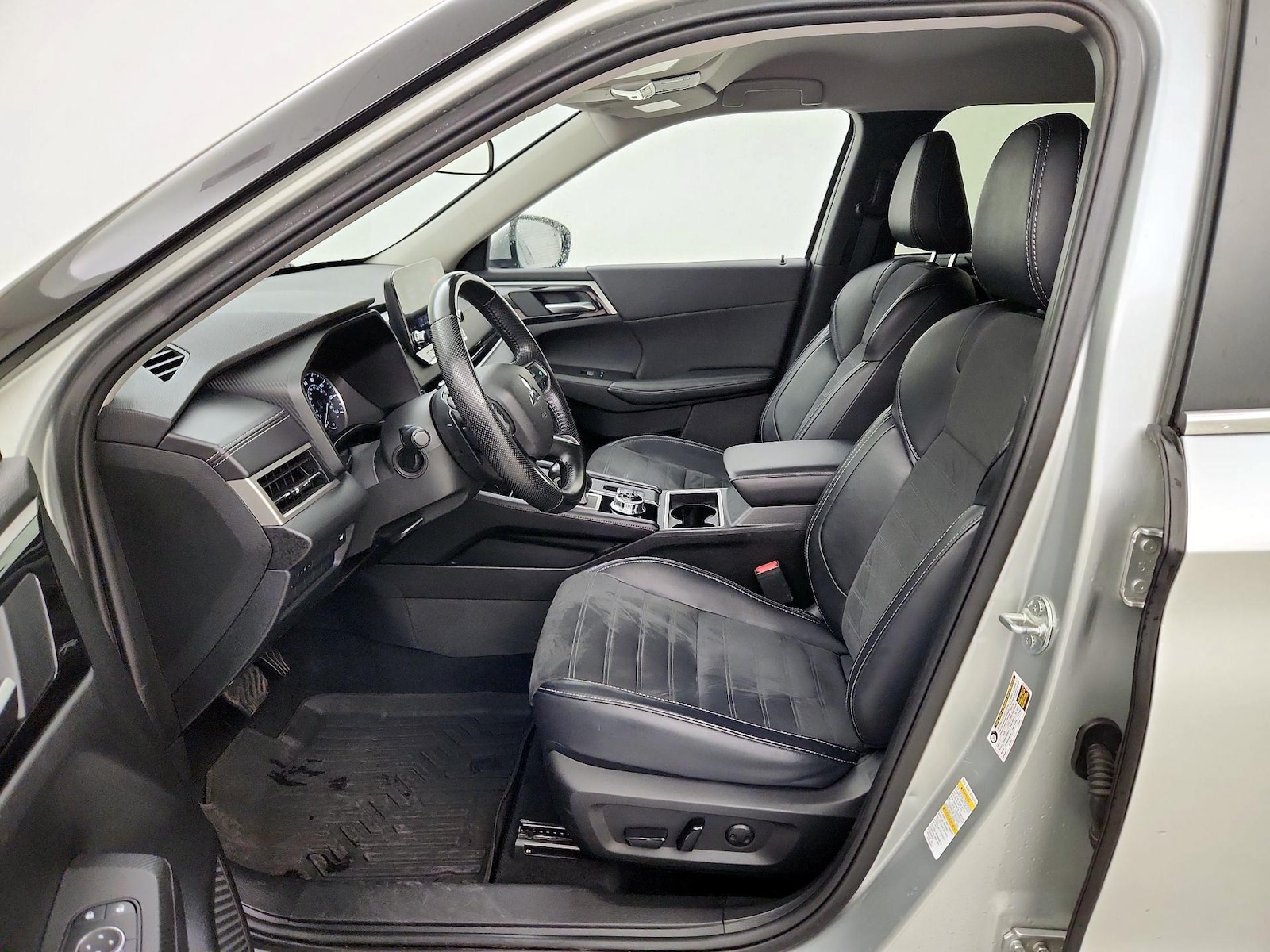 2024 Mitsubishi Outlander SE - Photo 12
