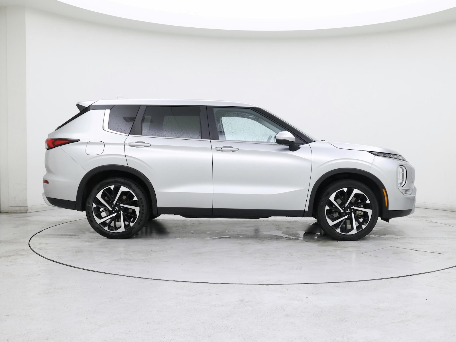 2024 Mitsubishi Outlander SE - Photo 8