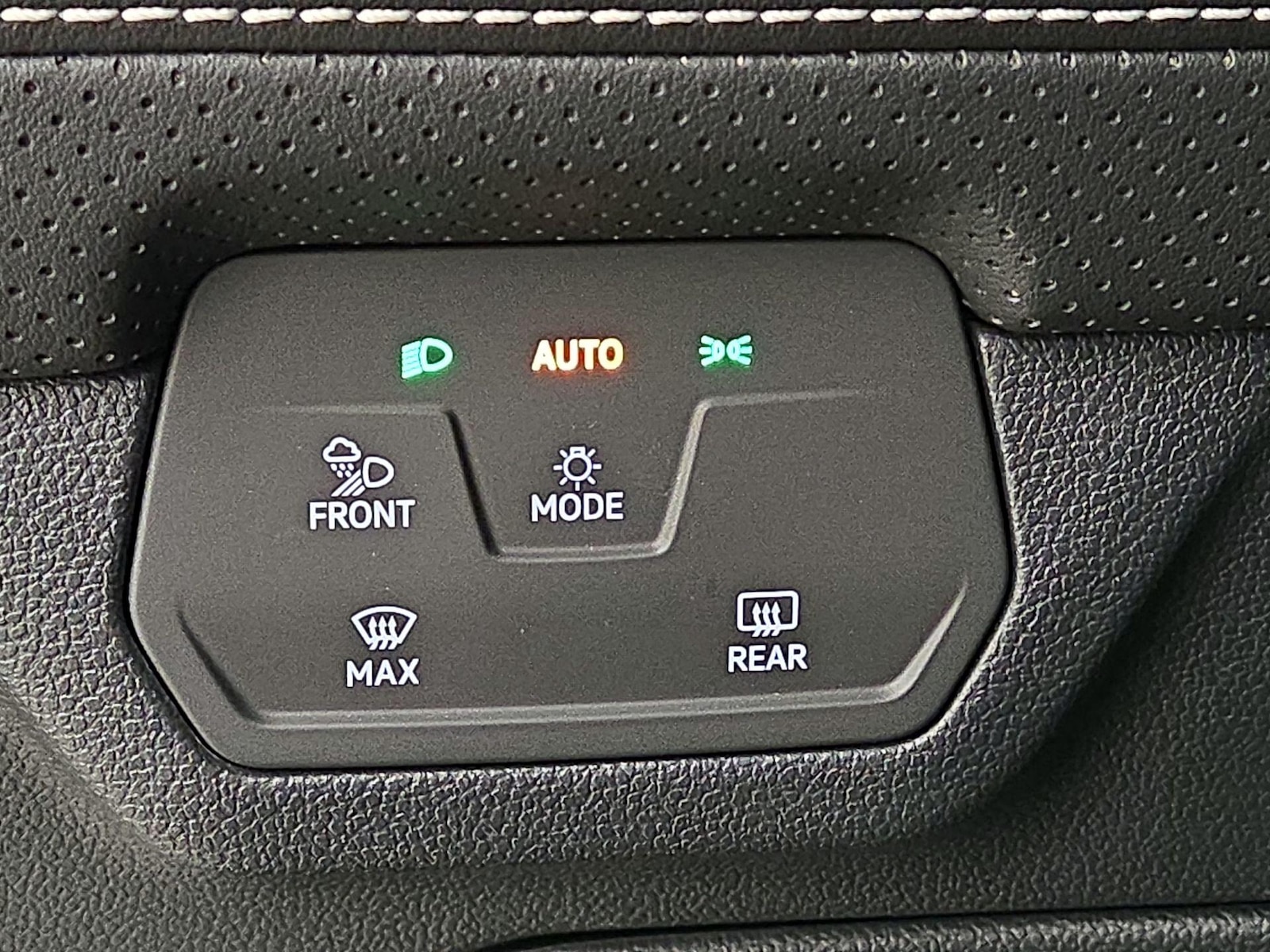 2024 Volkswagen Atlas SE w/Tech - Photo 14