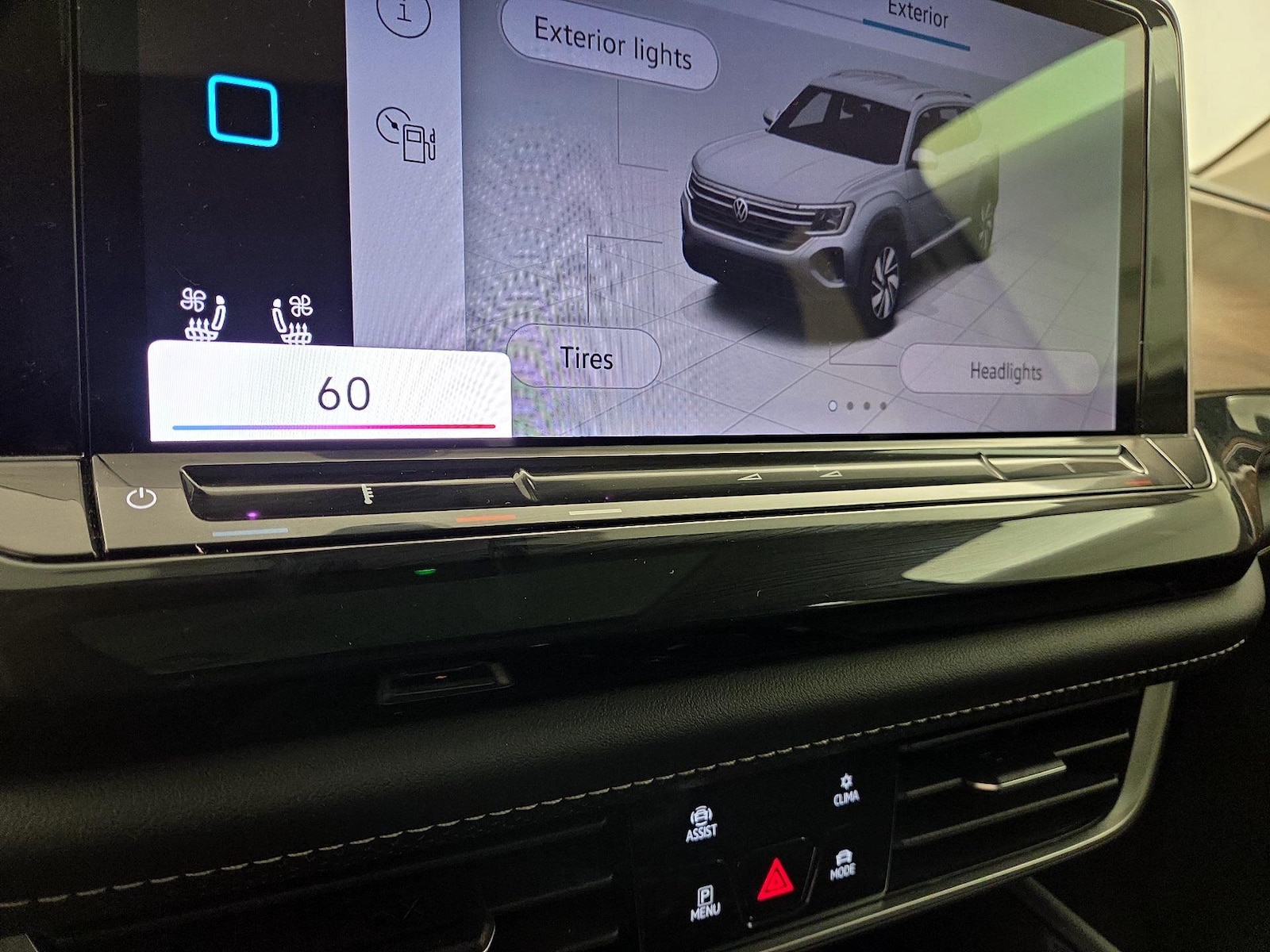 2024 Volkswagen Atlas SE w/Tech - Photo 17
