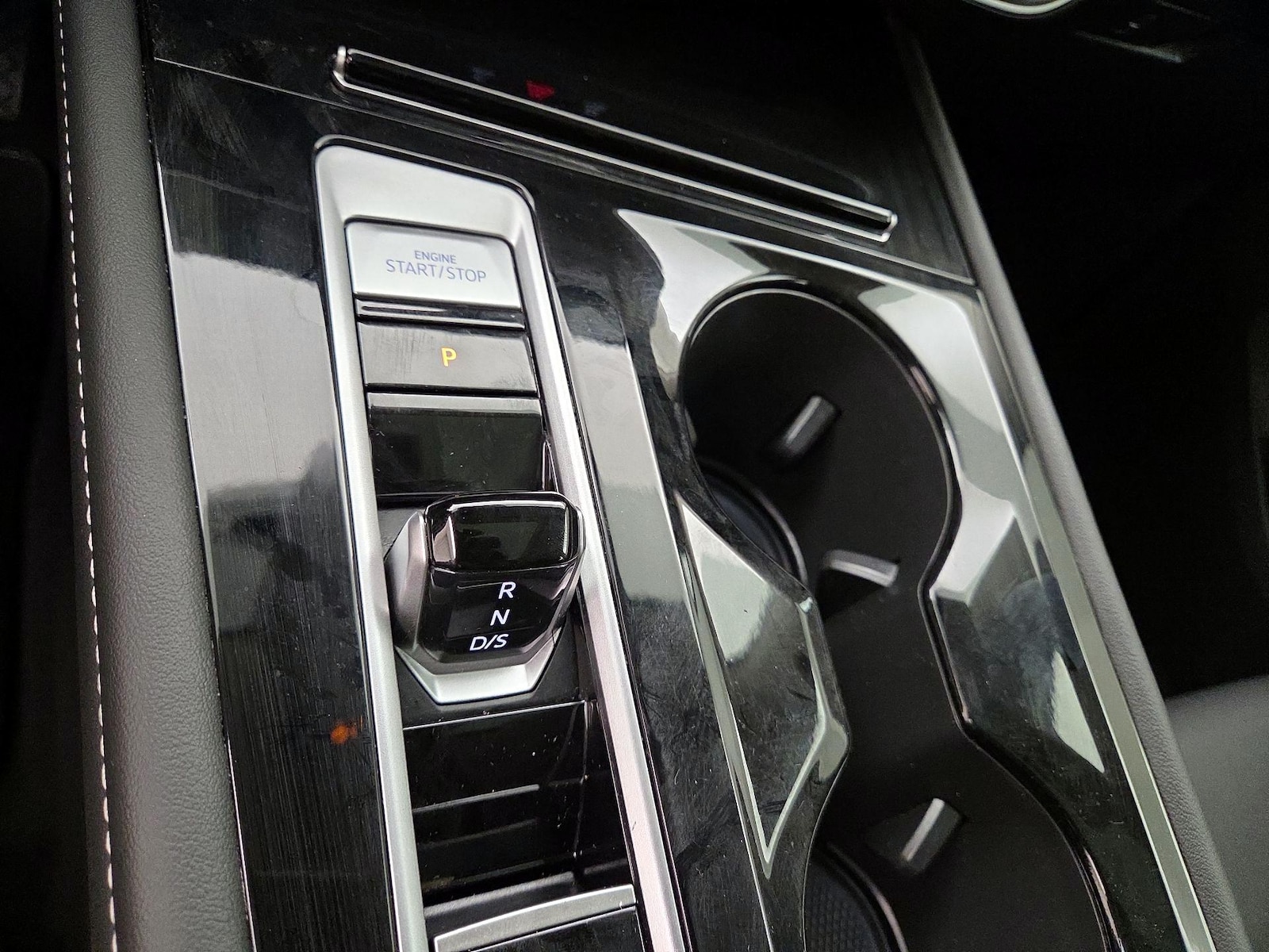 2024 Volkswagen Atlas SE w/Tech - Photo 18
