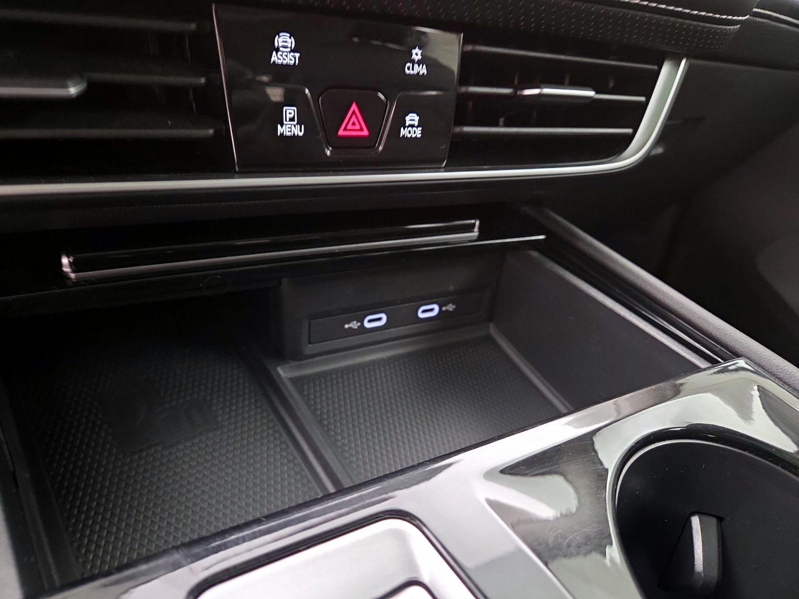 2024 Volkswagen Atlas SE w/Tech - Photo 19