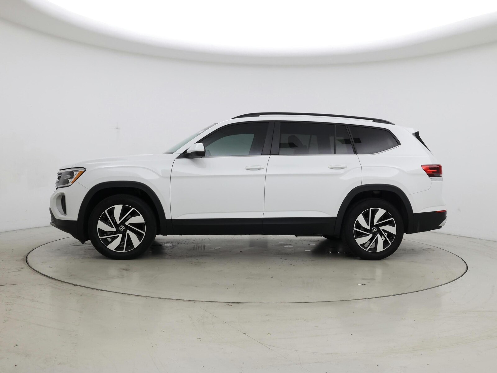 2024 Volkswagen Atlas SE w/Tech - Photo 4