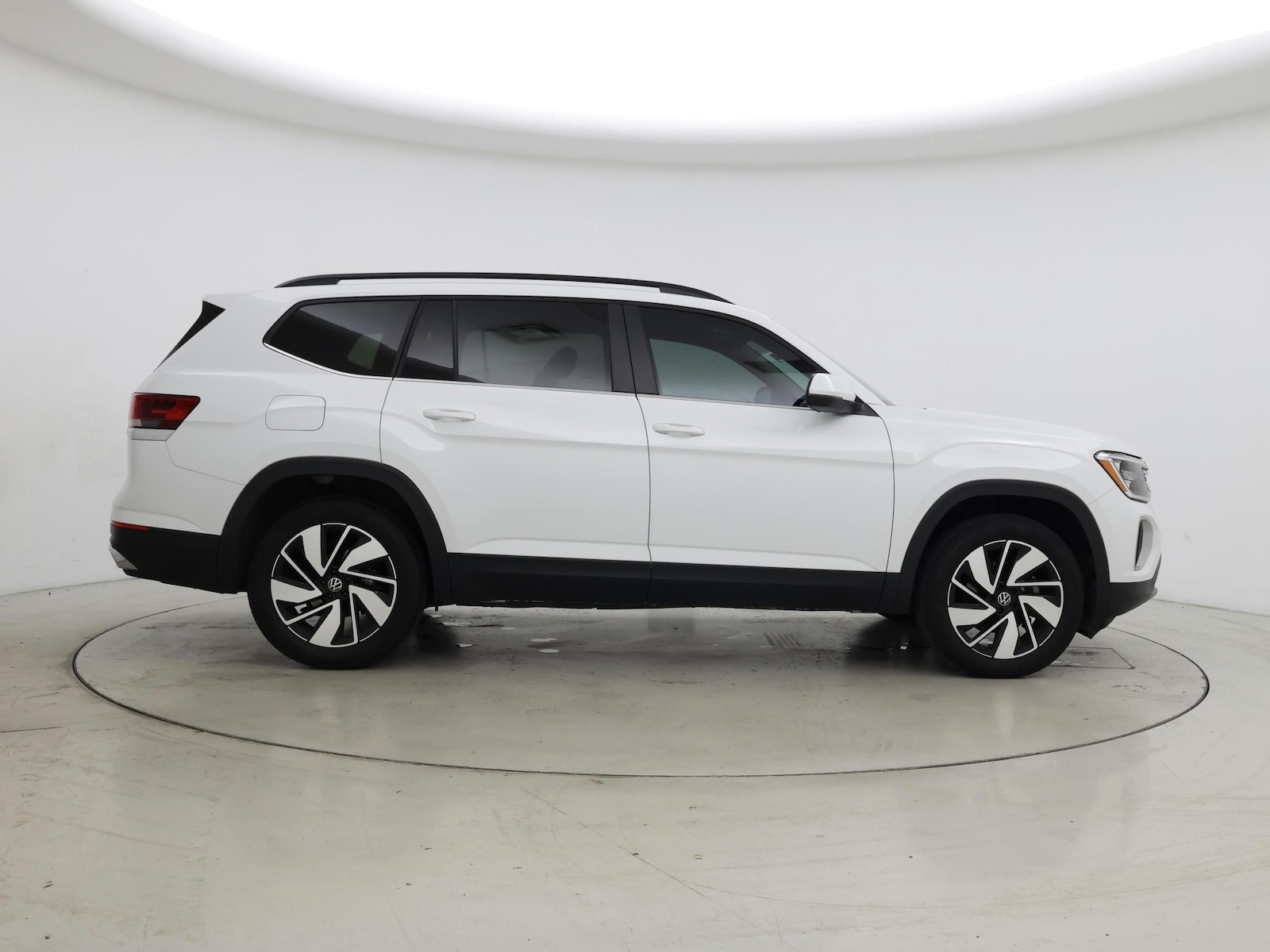 2024 Volkswagen Atlas SE w/Tech - Photo 8