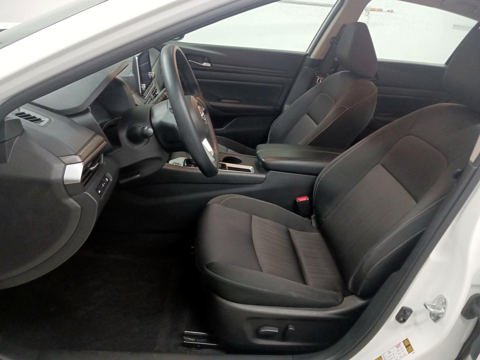 2025 Nissan Altima SV - Photo 12