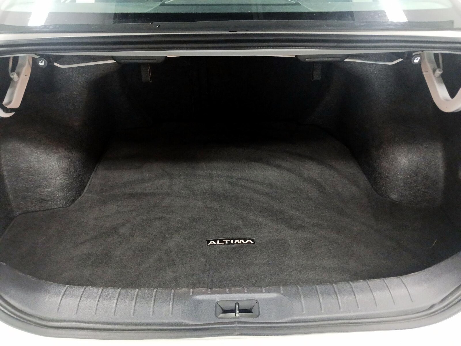 2025 Nissan Altima SV - Photo 17