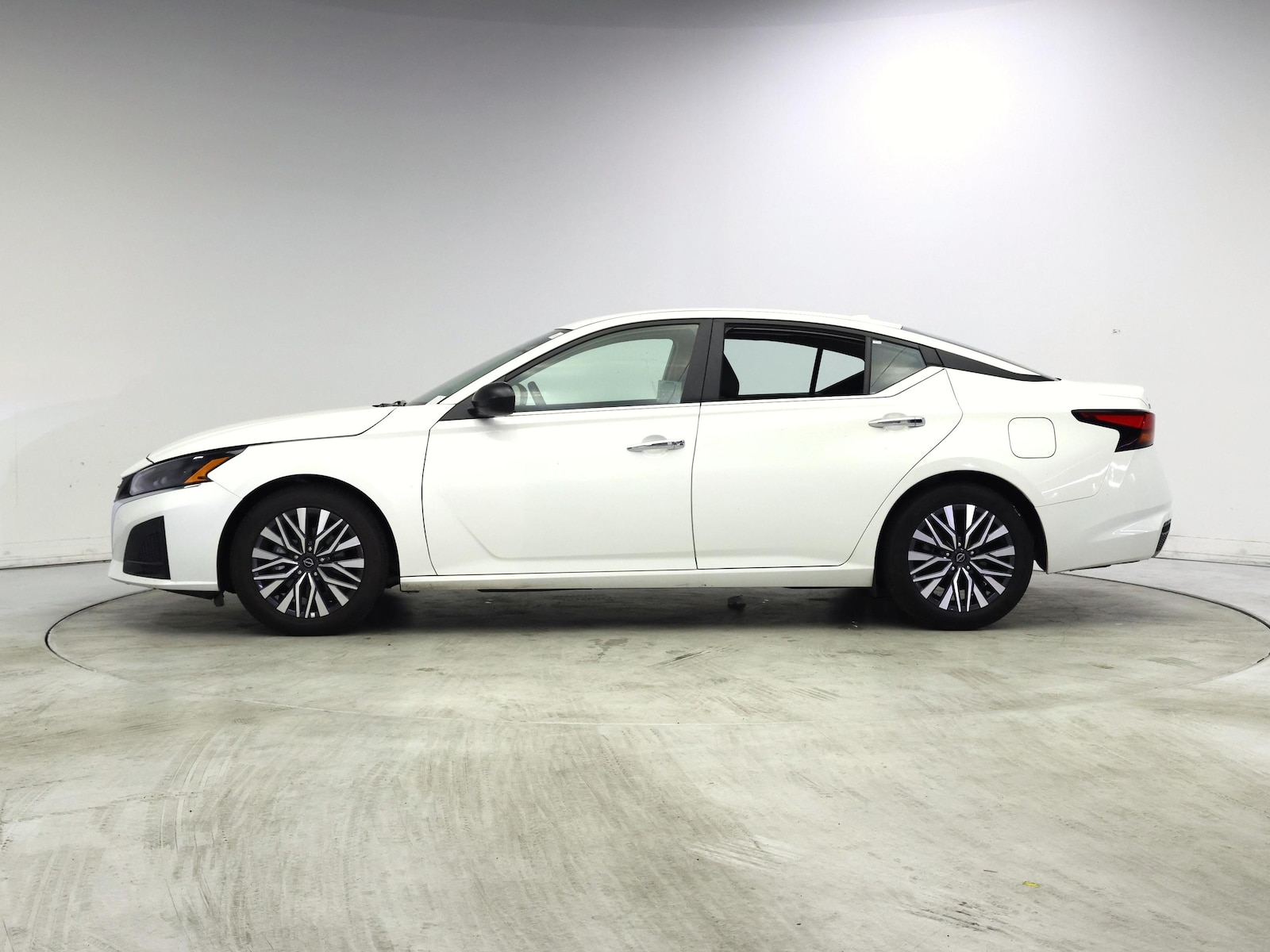 2025 Nissan Altima SV - Photo 4